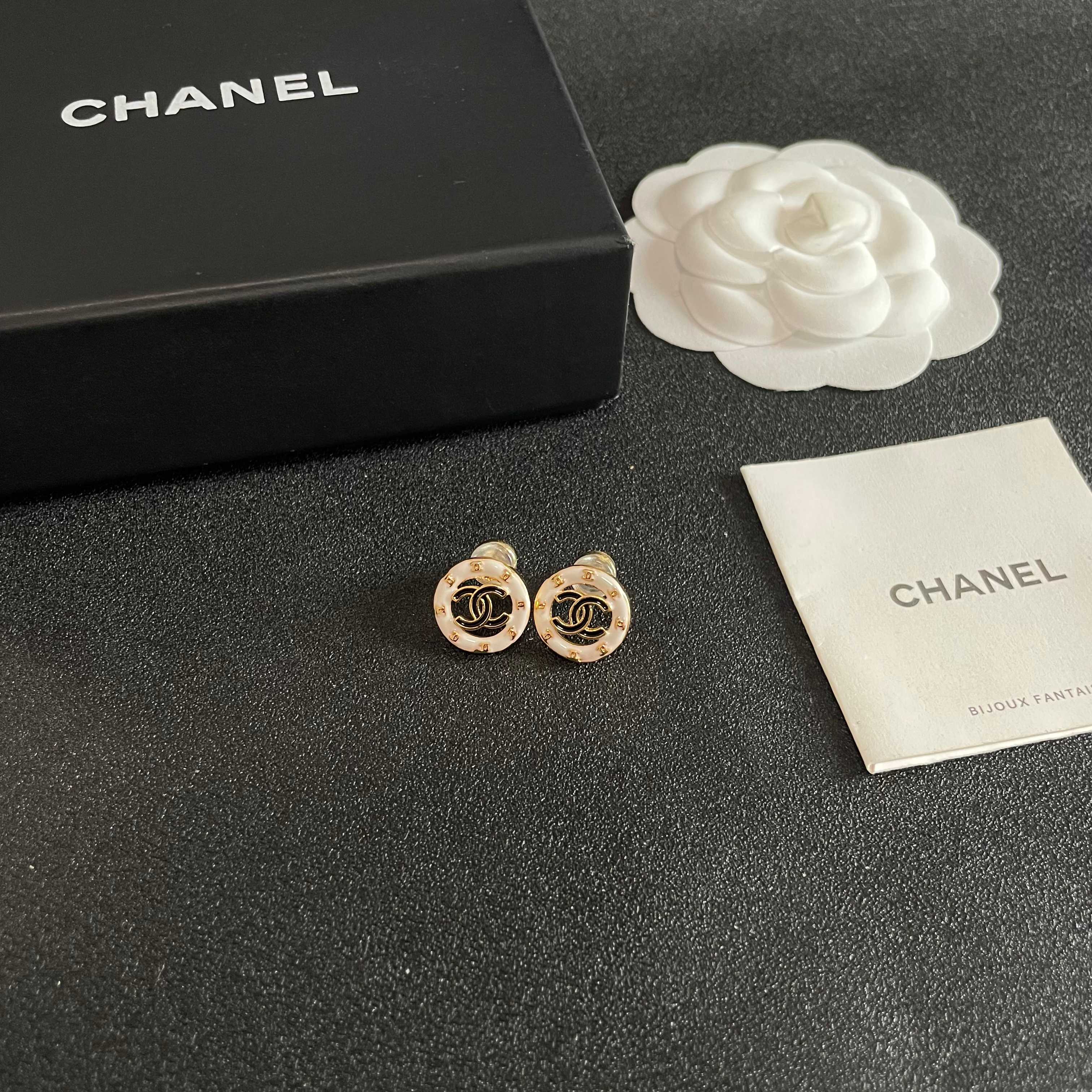 Chanel CC Logo Round Stud Earrings earrings Gold-tone metal white enamel black CC logo 1 2cm diameter