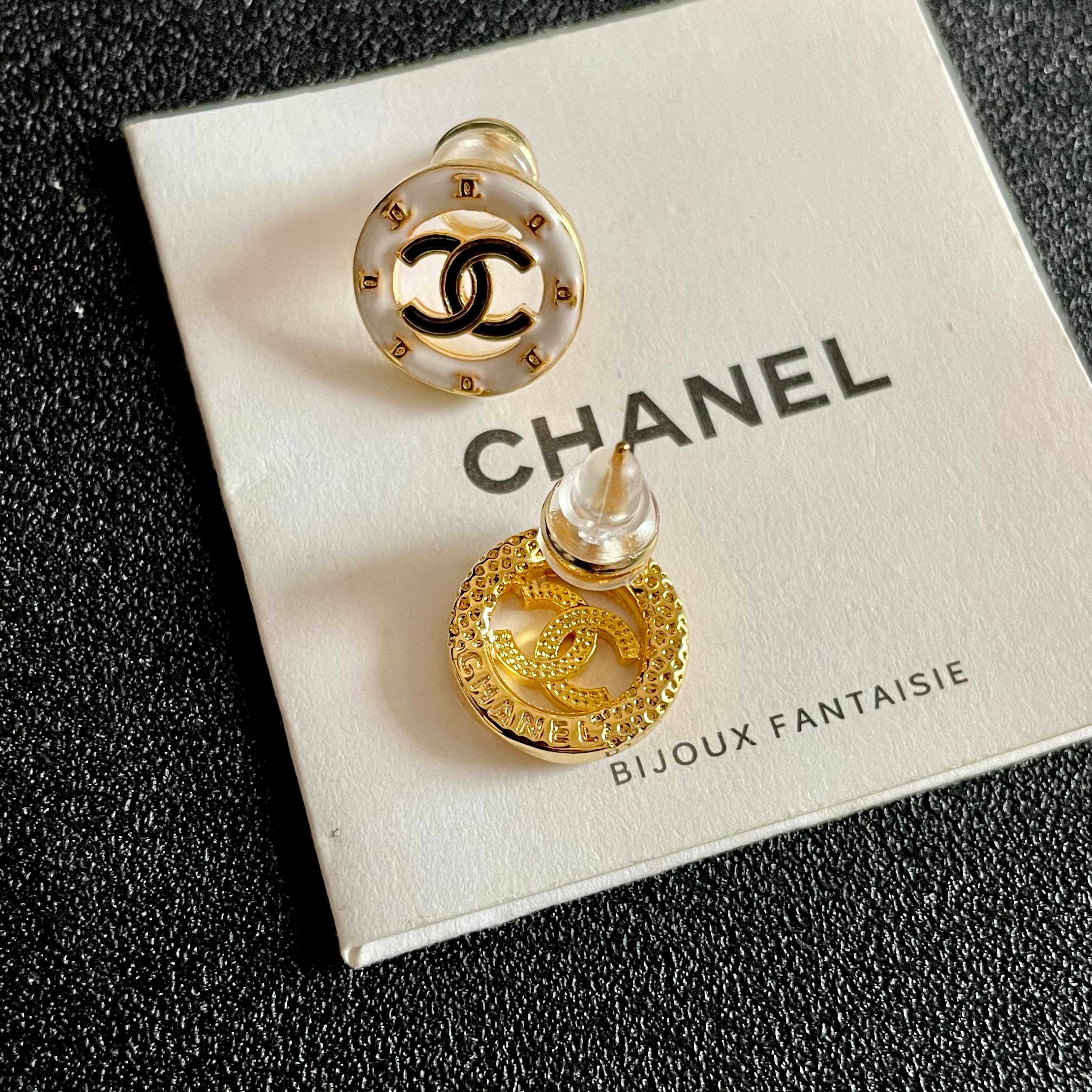 Chanel CC Logo Round Stud Earrings earrings Gold-tone metal white enamel black CC logo 1 2cm diameter