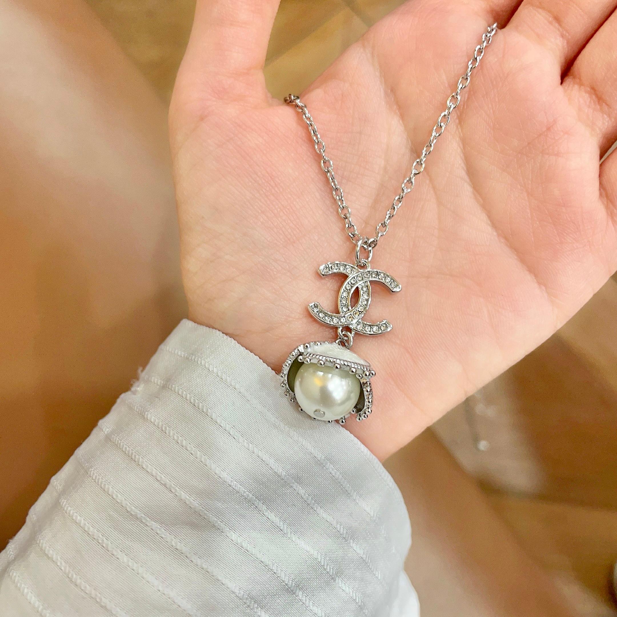 Chanel CC Pearl Drop Pendant necklace Silver-toned metal clear crystal white pearl 42cm