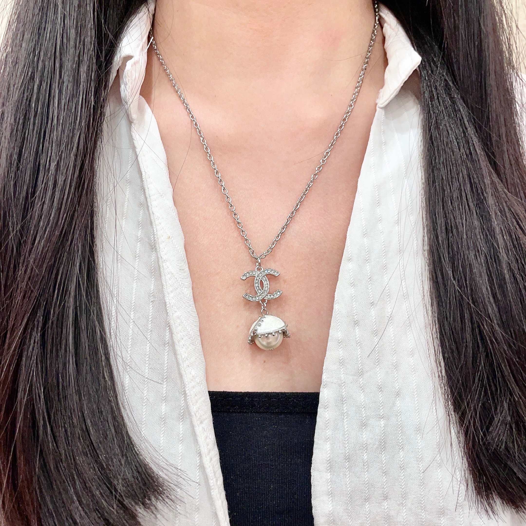 Chanel CC Pearl Drop Pendant necklace Silver-toned metal clear crystal white pearl 42cm