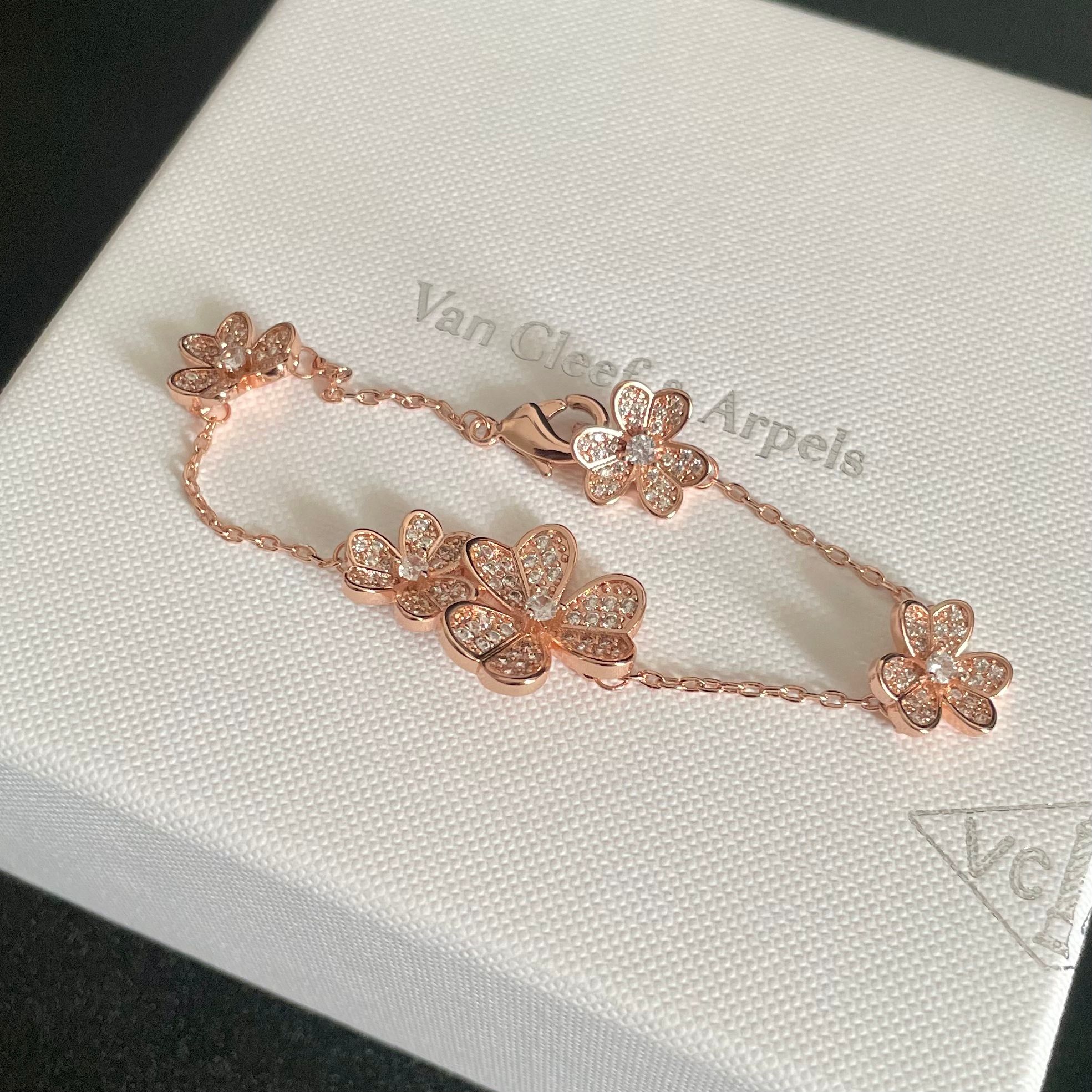 Pulsera Van Cleef Arpels Frivole Oro rosa con pavé de diamantes 17cm