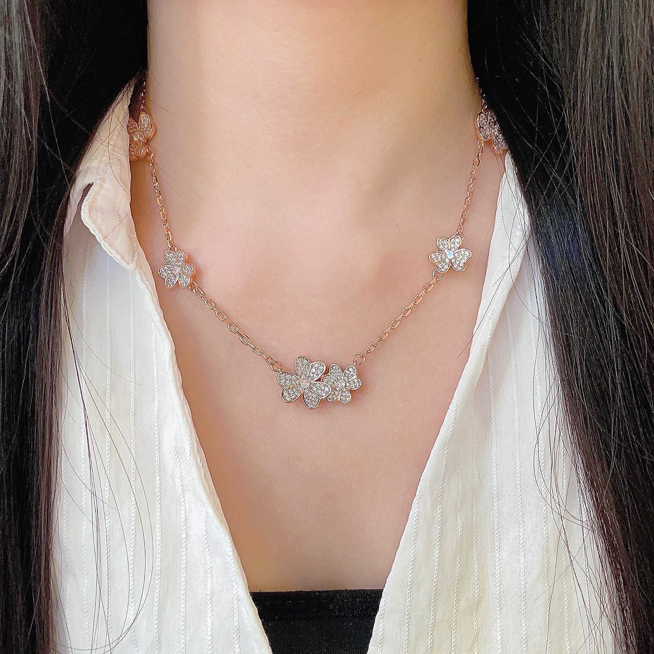 Colar Van Cleef Arpels Frivole Ouro rosa com detalhes em diamante 42 cm