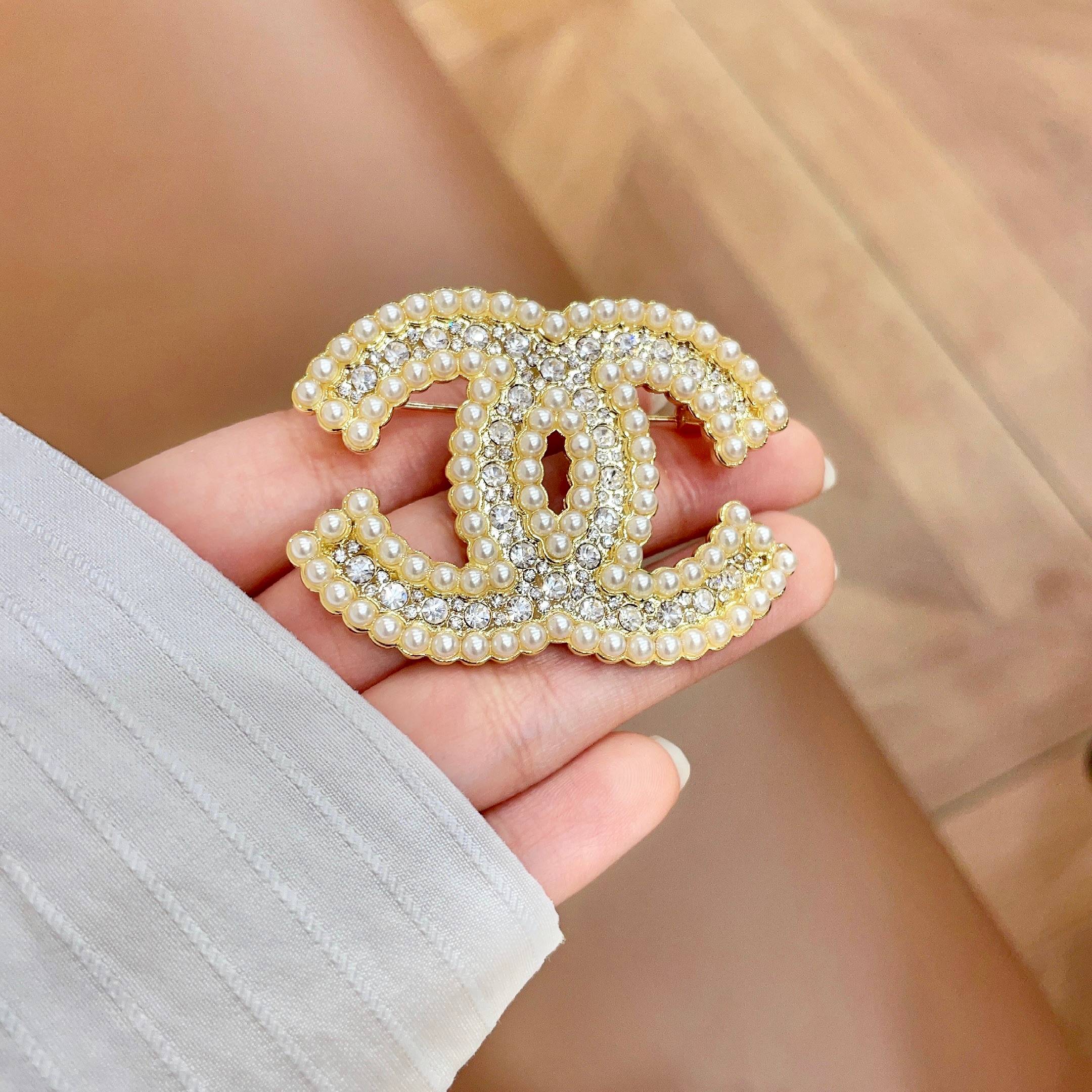 Chanel CC Logo Pearl Crystal Brooch brooch gold-tone metal cream faux pearl clear crystal 4 5cm width