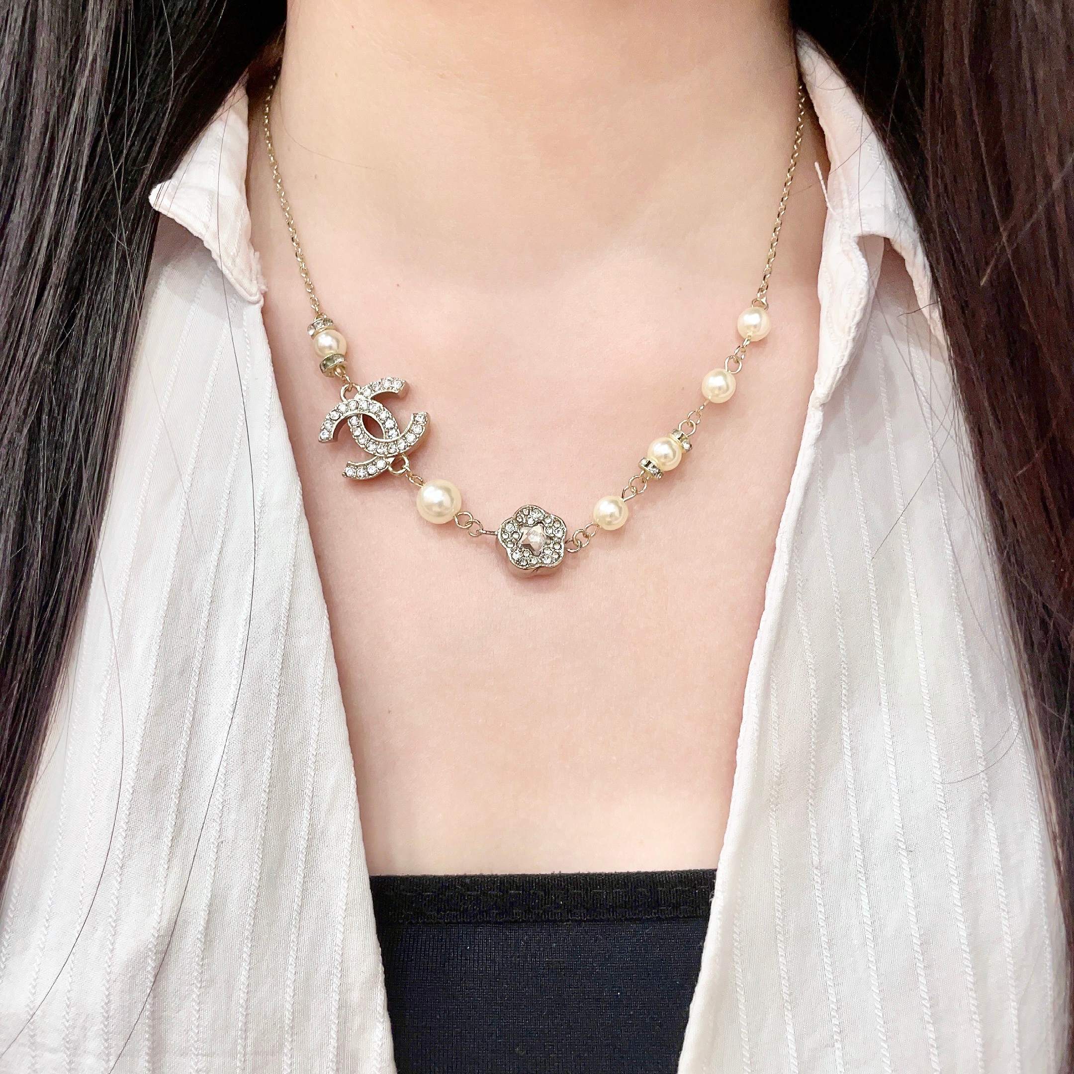Chanel CC Camellia Pearl Crystal Necklace necklace Gold-tone metal cream faux pearl clear crystal 42cm