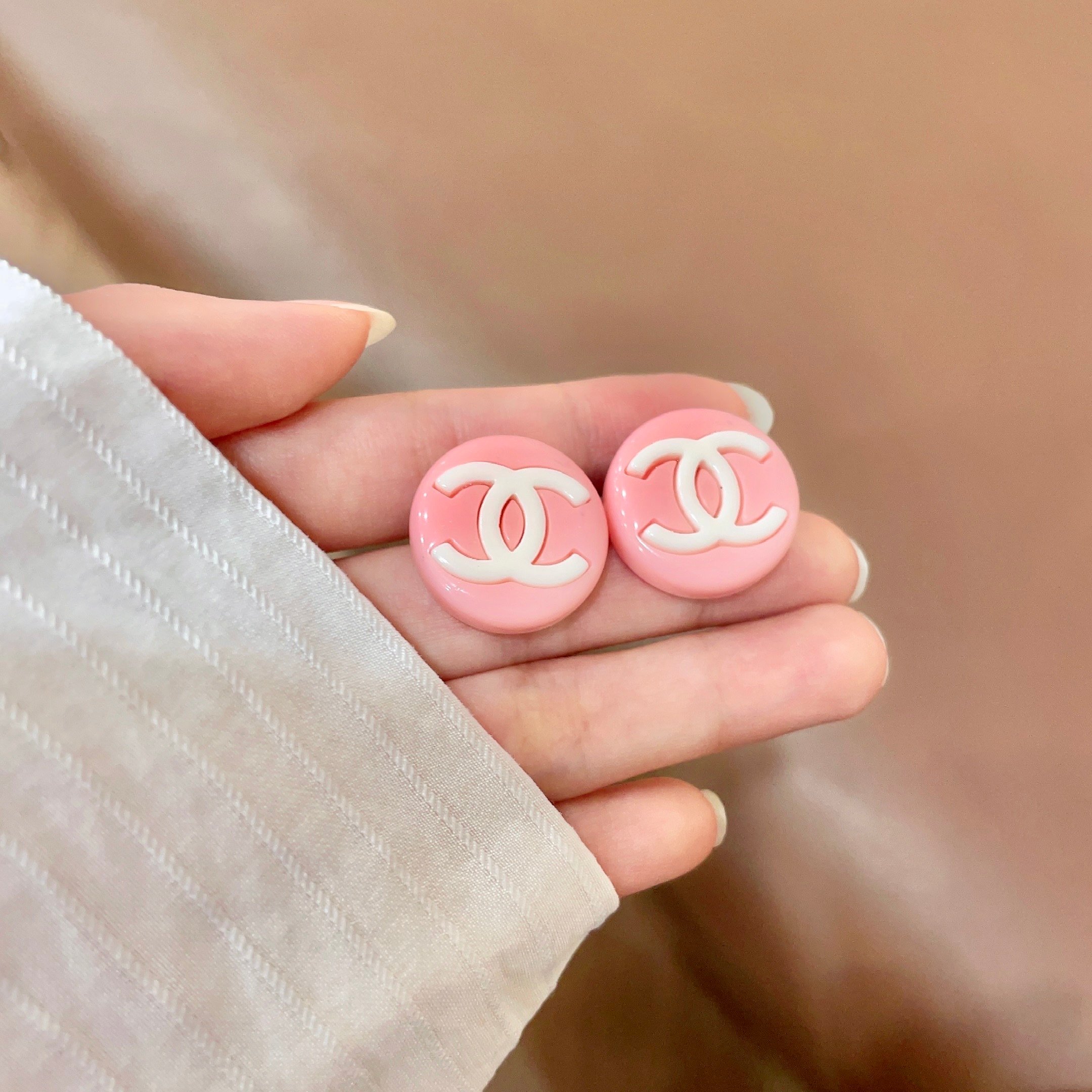 Chanel CC Logo Round Stud Earrings earrings Pink resin with white interlocking CC logo 2cm diameter