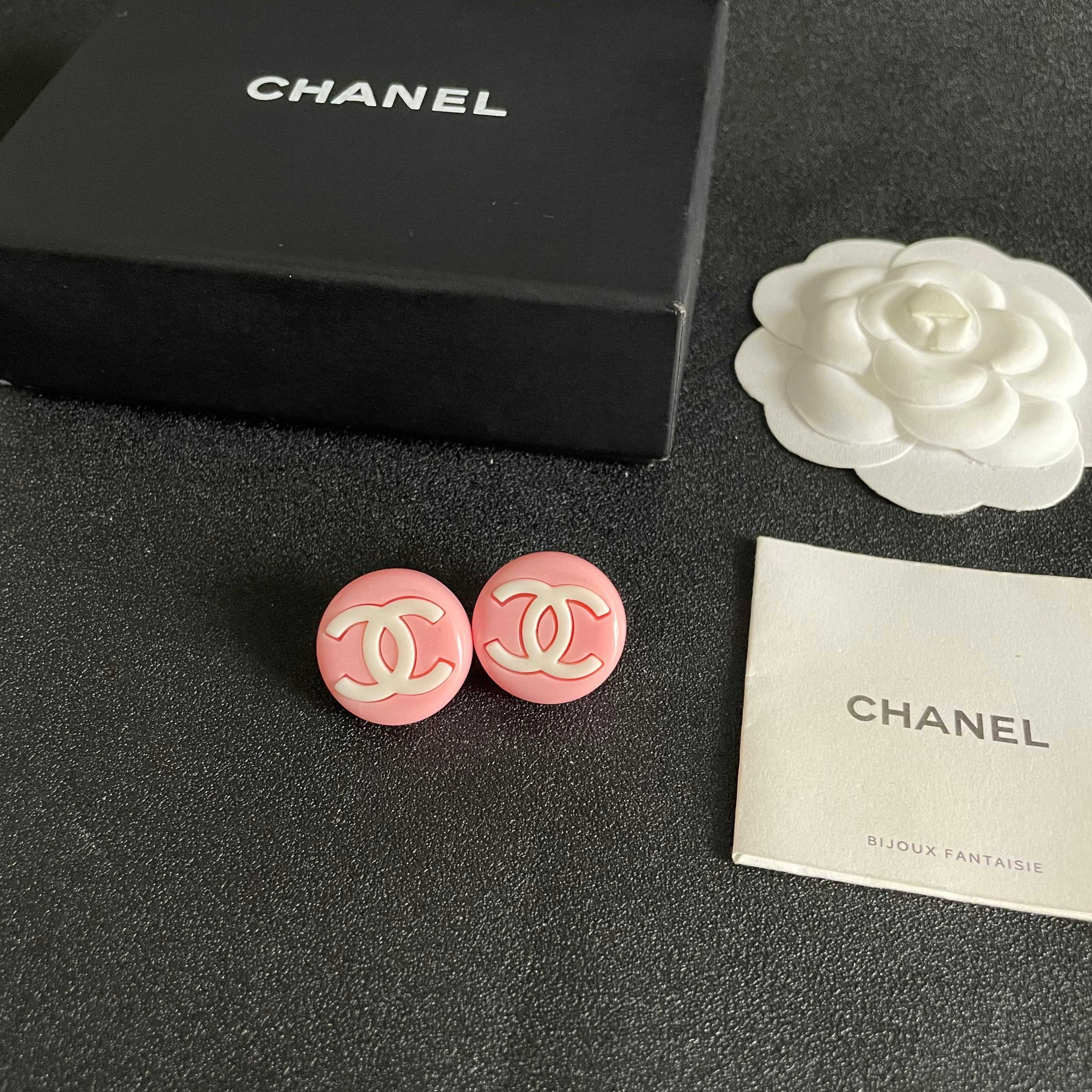 Chanel CC Logo Round Stud Earrings earrings Pink resin with white interlocking CC logo 2cm diameter