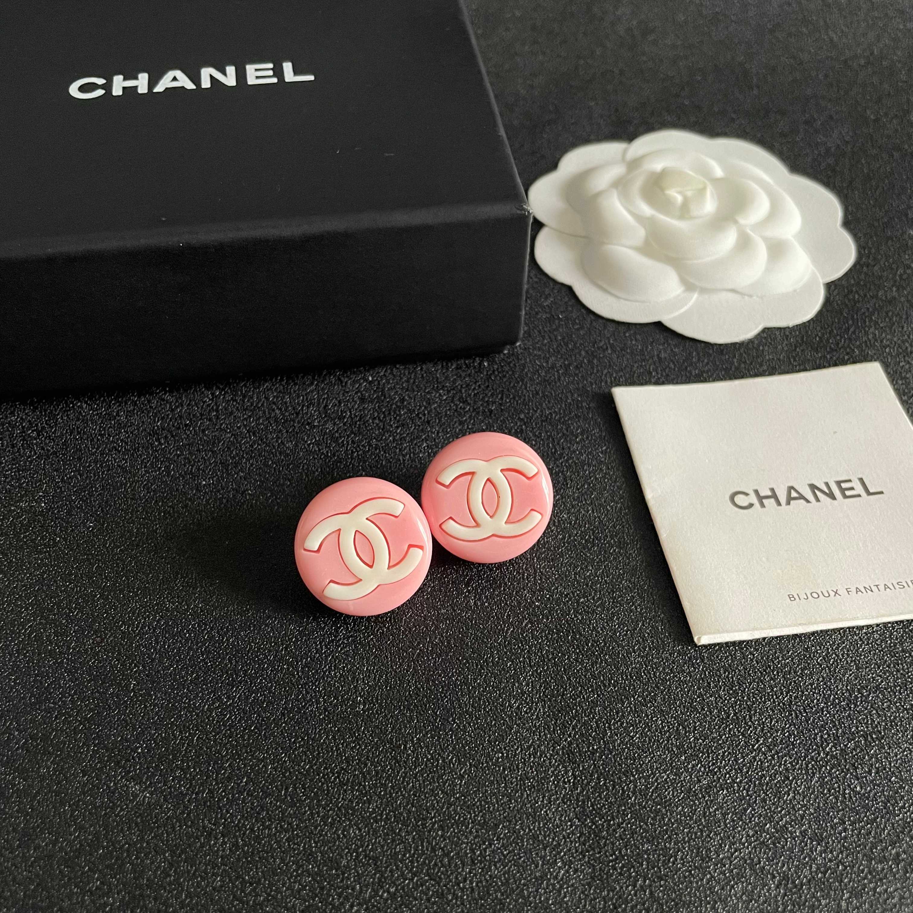Chanel CC Logo Round Stud Earrings earrings Pink resin with white interlocking CC logo 2cm diameter