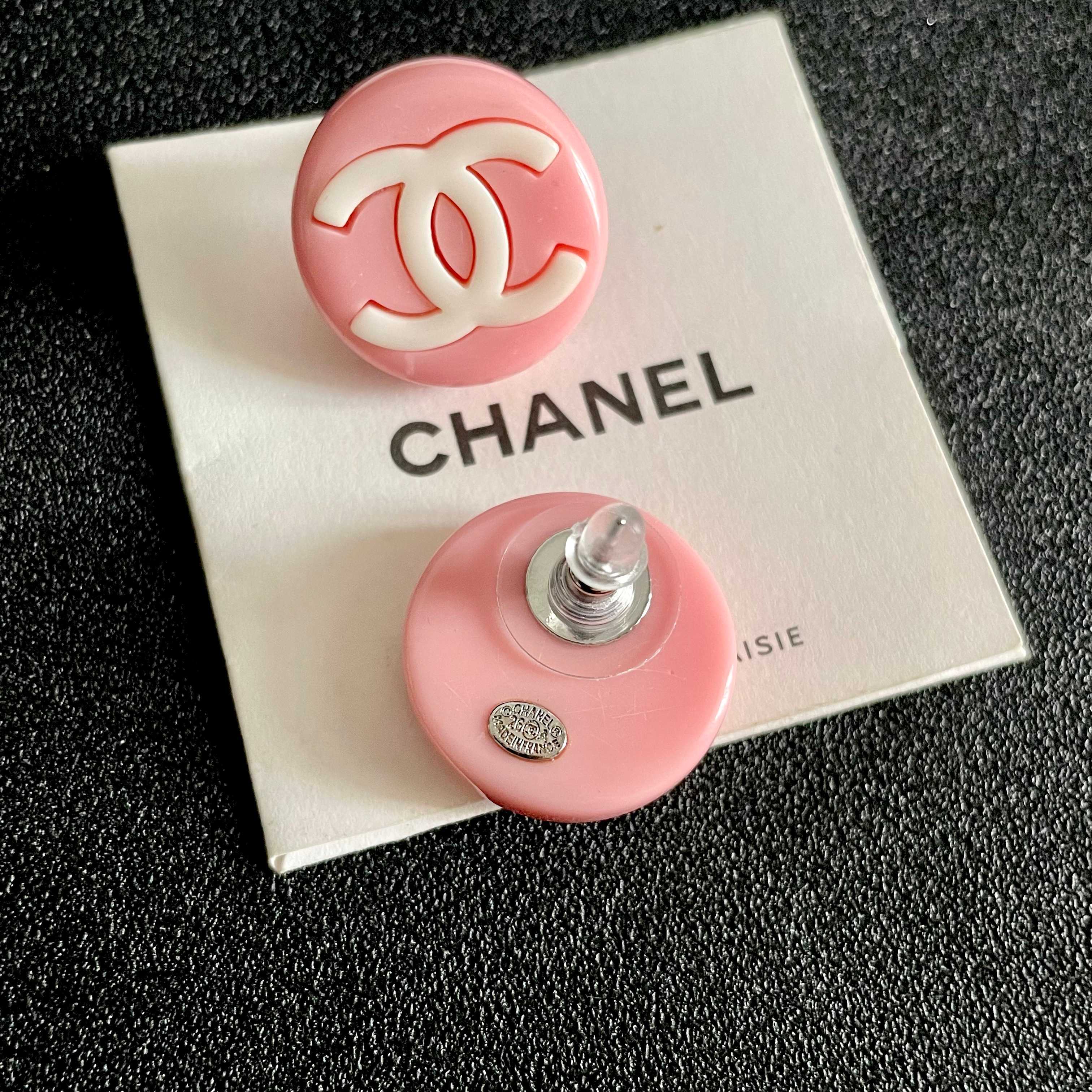 Chanel CC Logo Round Stud Earrings earrings Pink resin with white interlocking CC logo 2cm diameter