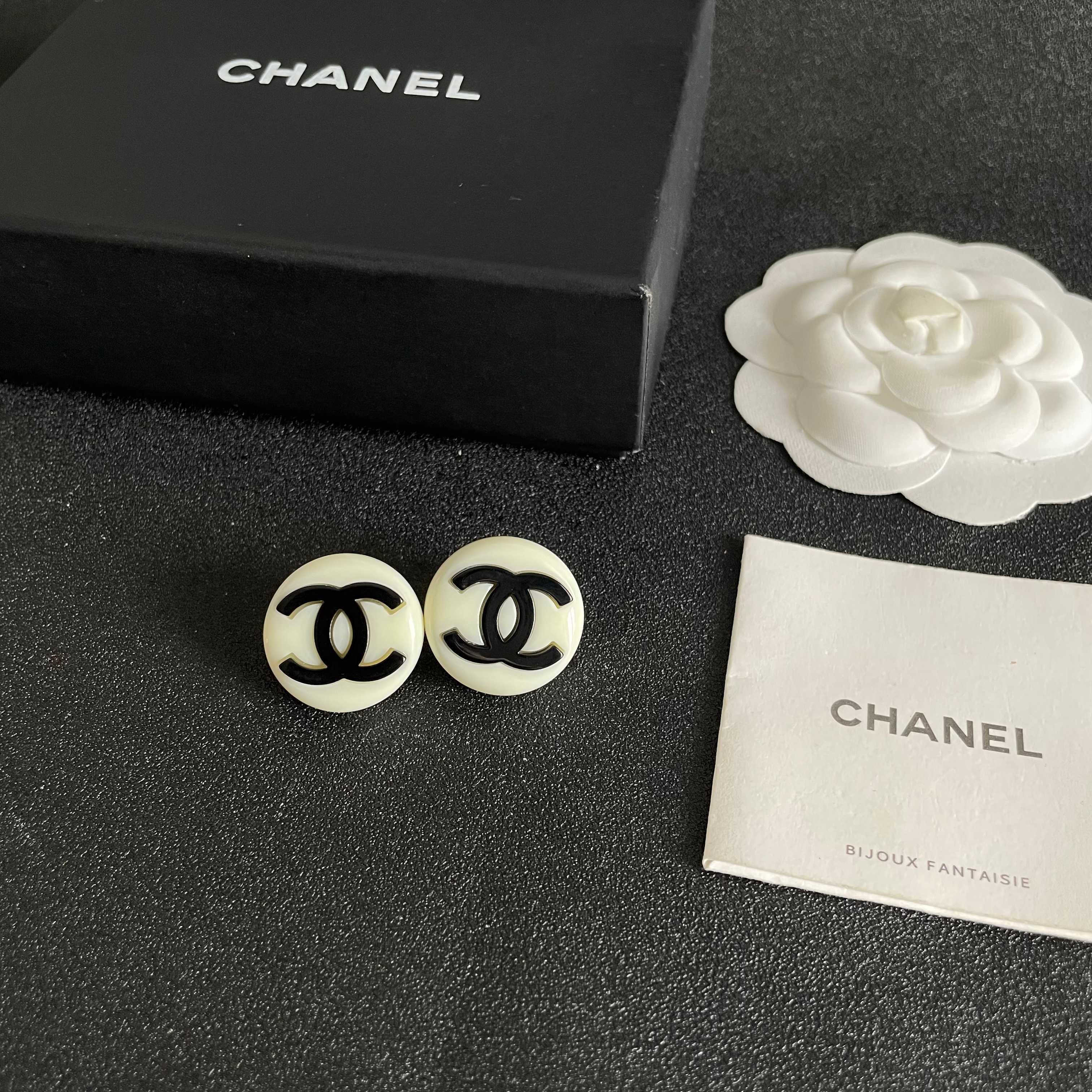 Chanel CC Logo Round Stud Earrings earrings Cream white resin base with black enamel CC logo 2cm diameter