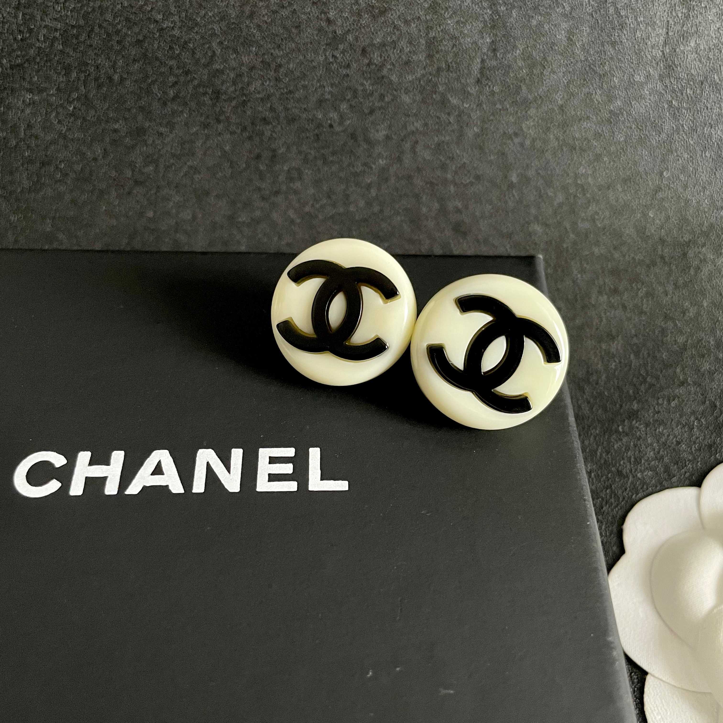 Chanel CC Logo Round Stud Earrings earrings Cream white resin base with black enamel CC logo 2cm diameter