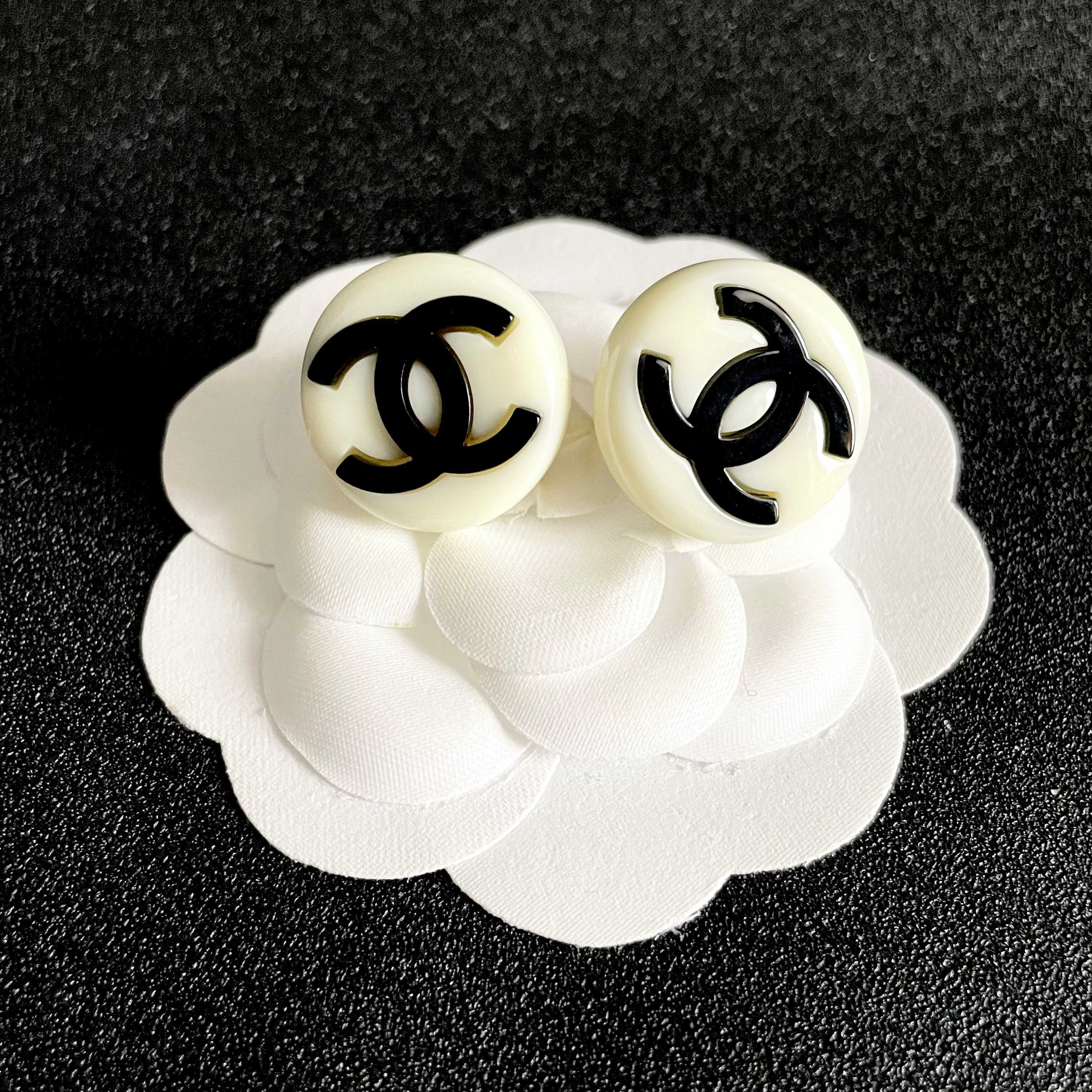 Chanel CC Logo Round Stud Earrings earrings Cream white resin base with black enamel CC logo 2cm diameter