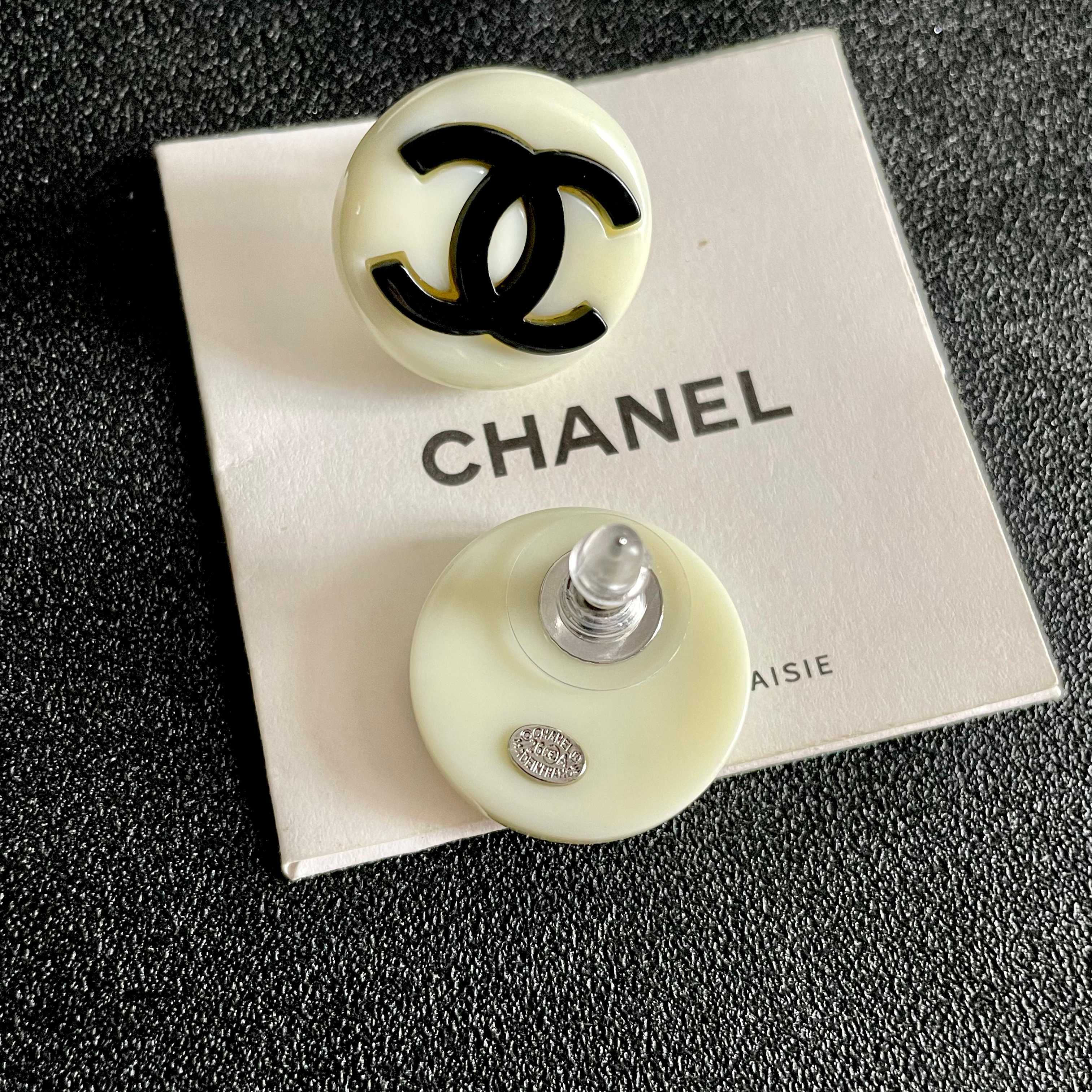 Chanel CC Logo Round Stud Earrings earrings Cream white resin base with black enamel CC logo 2cm diameter