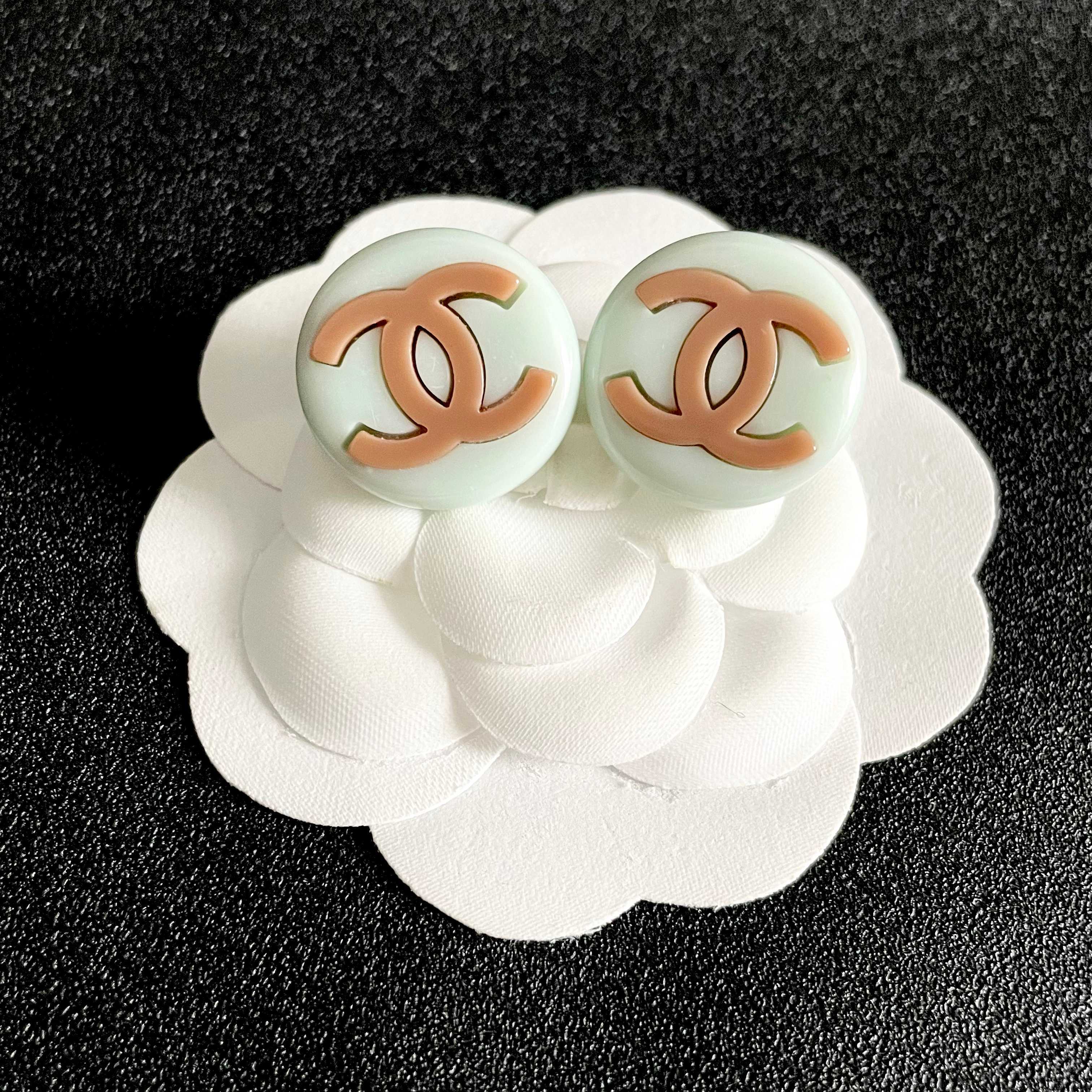 Chanel CC Logo Round Stud Earrings earrings Cream white resin base with light brown CC logo 2cm diameter