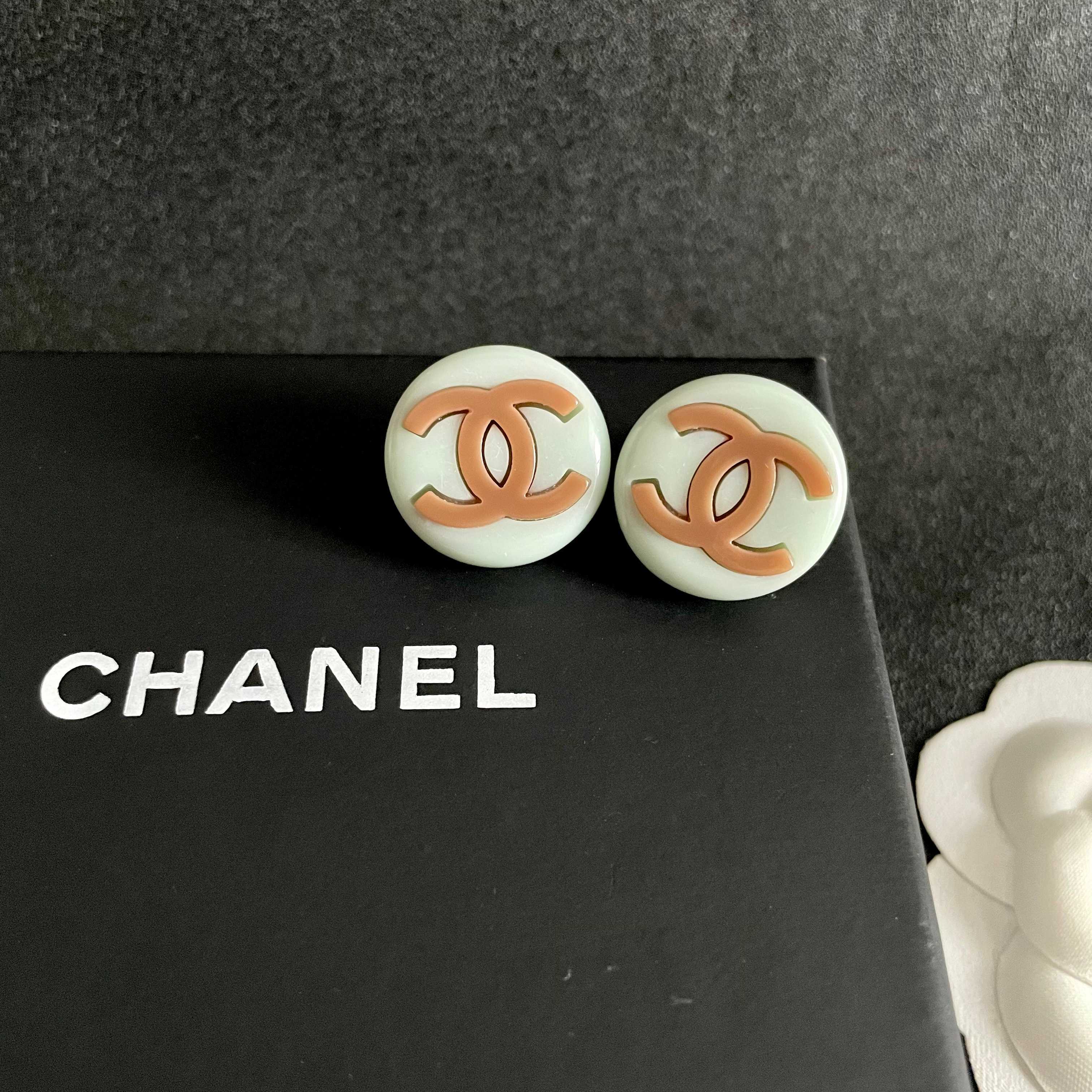 Chanel CC Logo Round Stud Earrings earrings Cream white resin base with light brown CC logo 2cm diameter