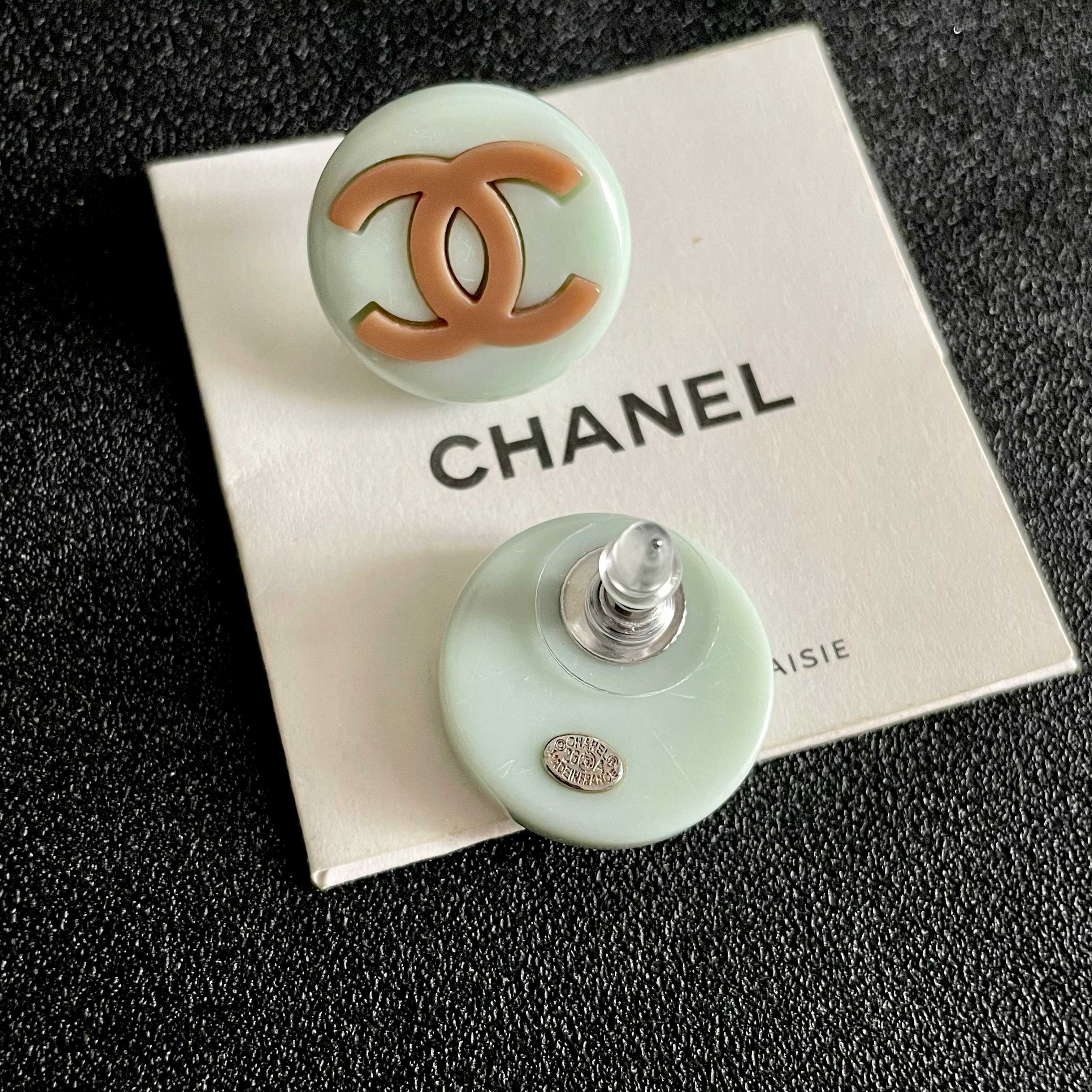 Chanel CC Logo Round Stud Earrings earrings Cream white resin base with light brown CC logo 2cm diameter