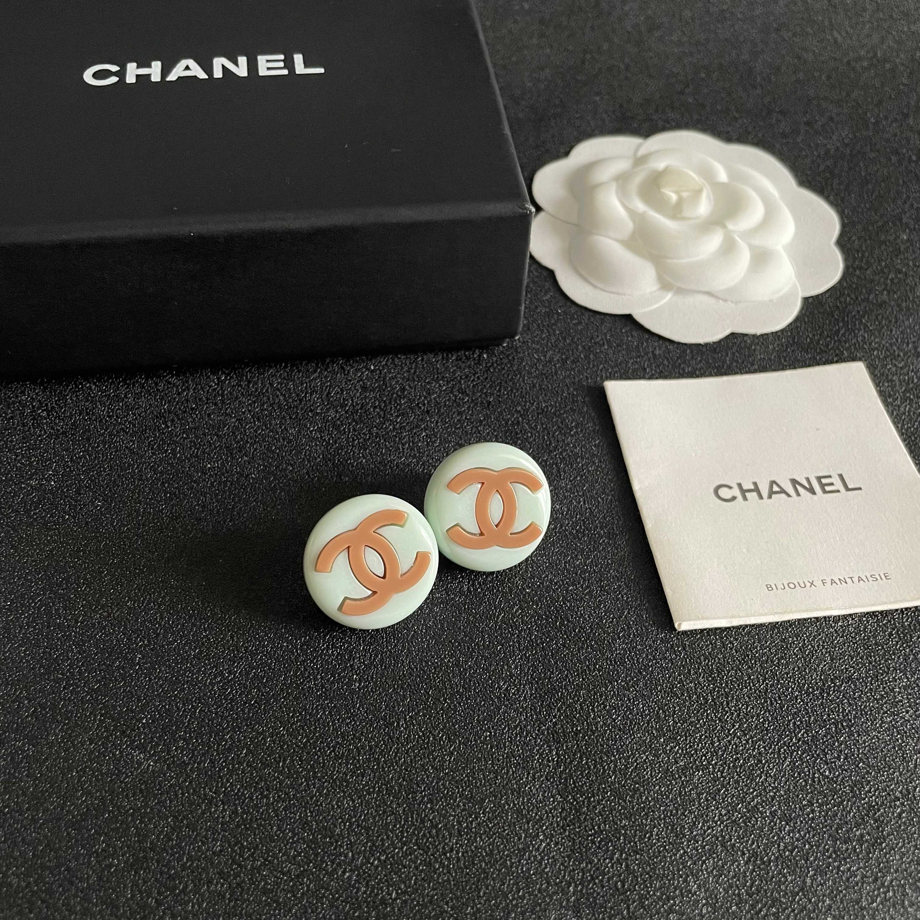 Chanel CC Logo Round Stud Earrings earrings Cream white resin base with light brown CC logo 2cm diameter