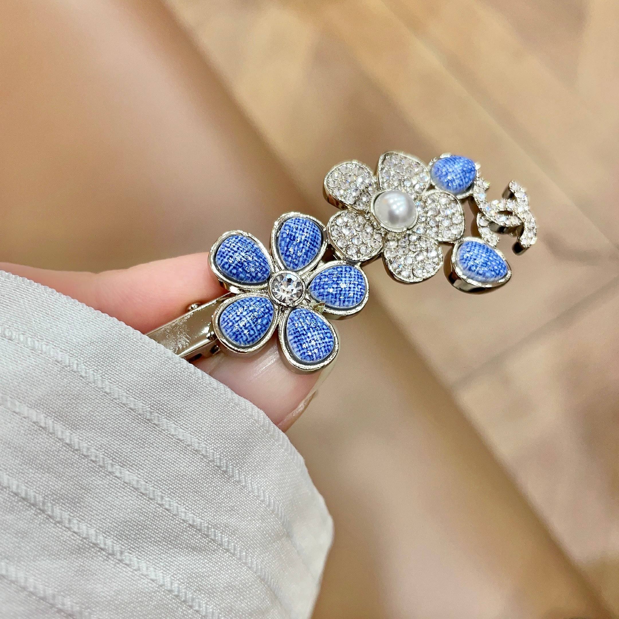 Chanel CC Floral Hair Clip brooch Gold-tone metal with blue enamel clear crystals and white pearl 4 5cm