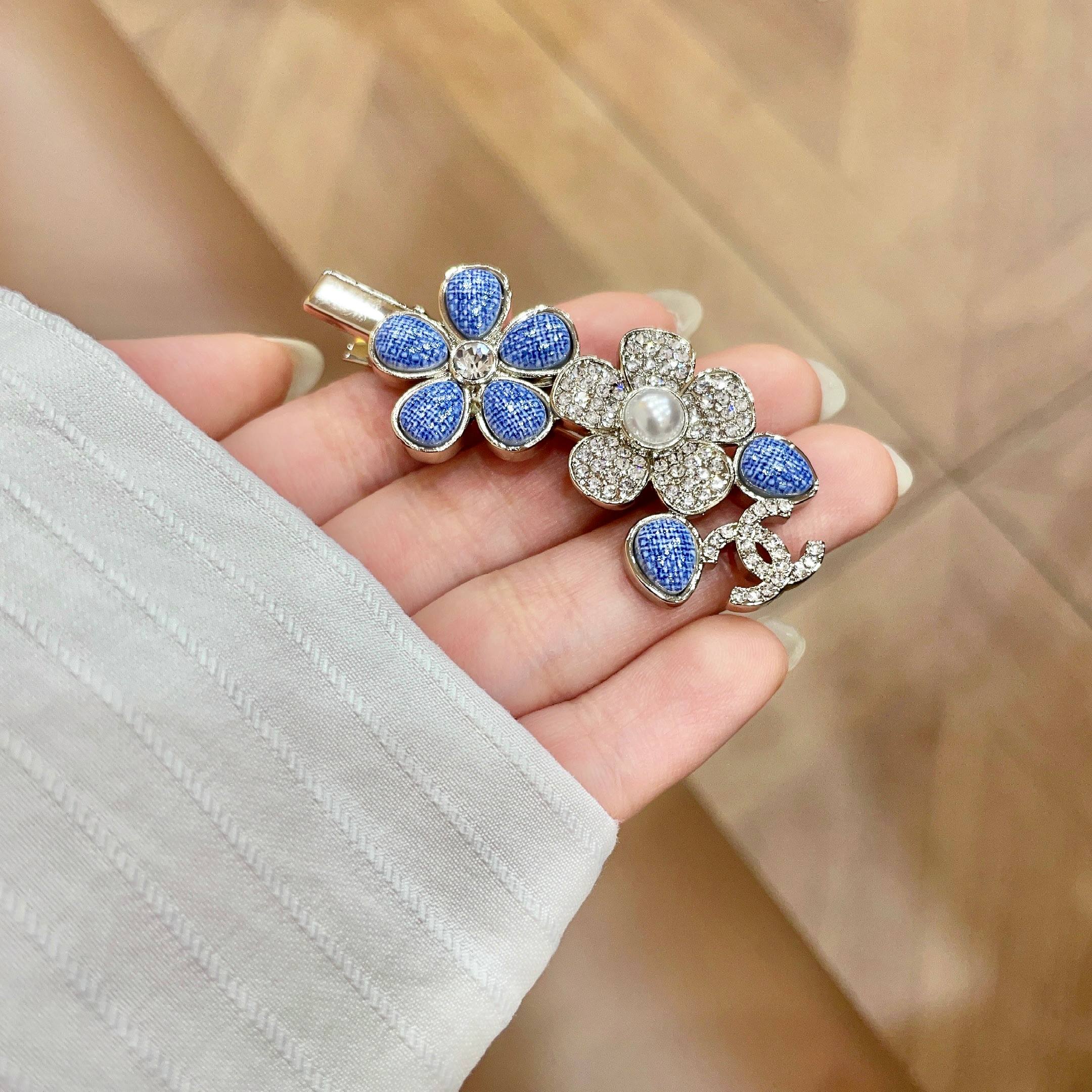 Chanel CC Floral Hair Clip brooch Gold-tone metal with blue enamel clear crystals and white pearl 4 5cm