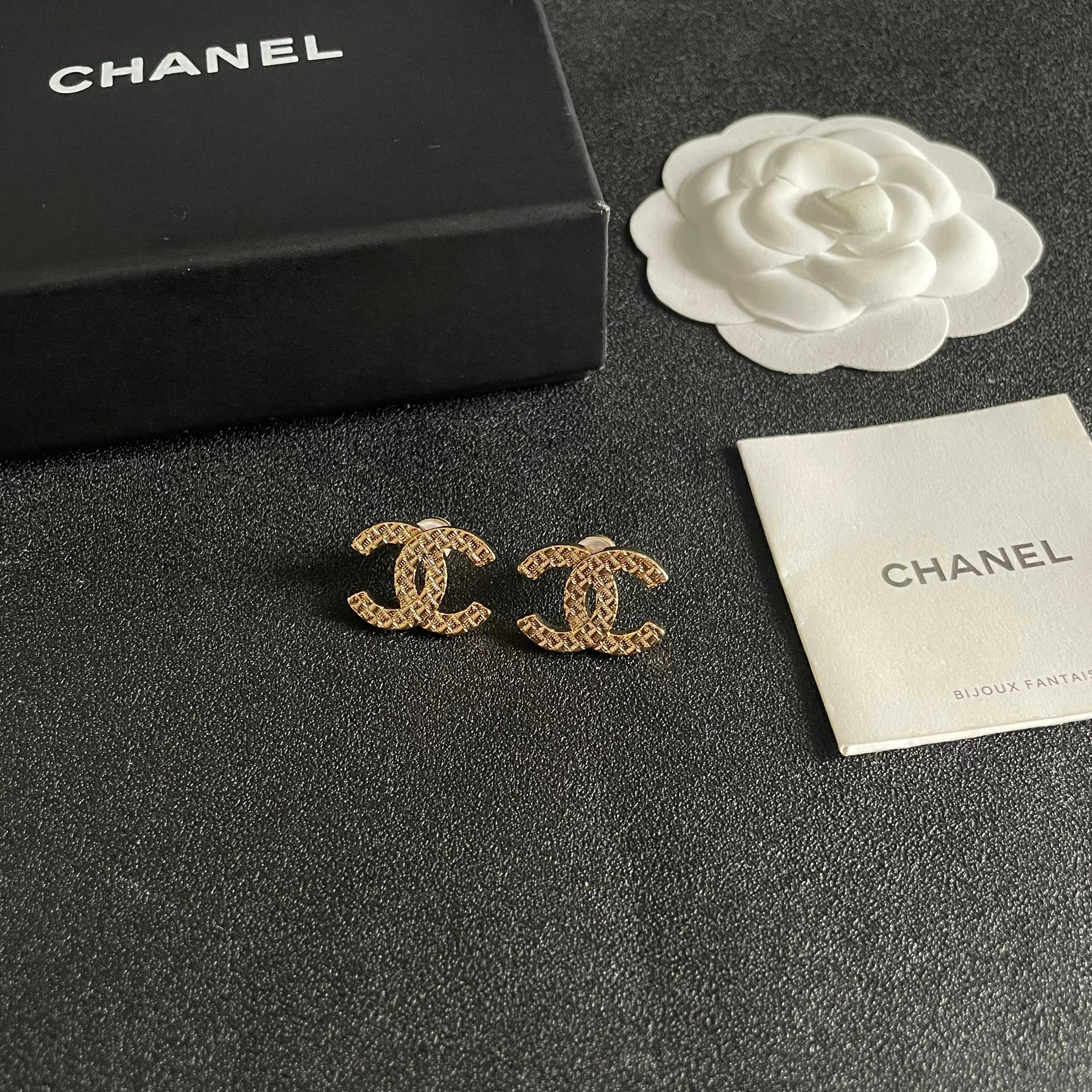 Chanel CC Quilted Stud Earrings earrings gold-tone metal 1 5cm diameter
