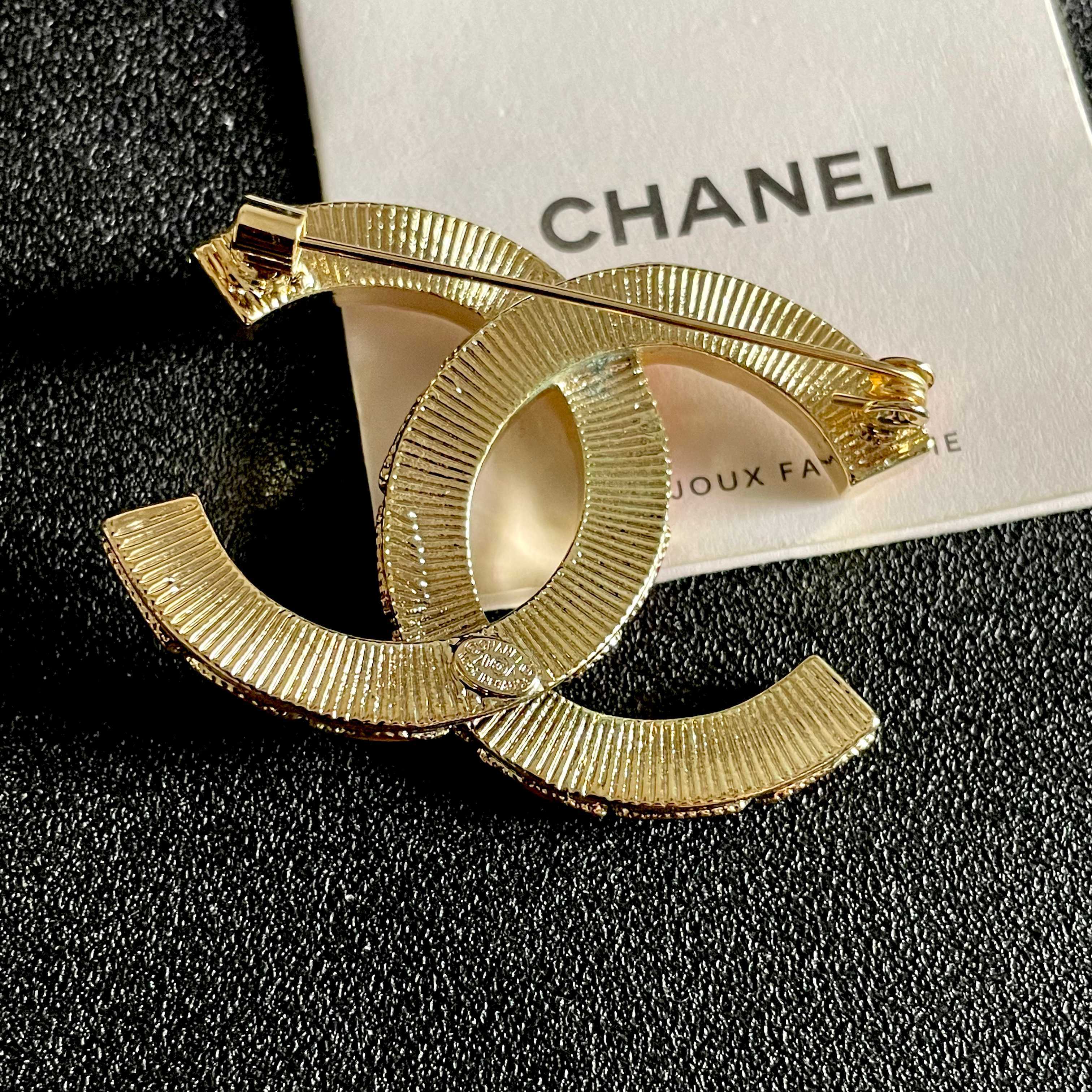 Chanel CC Logo Enamel Brooch brooch gold-tone metal with coral orange and red enamel 3 5cm width