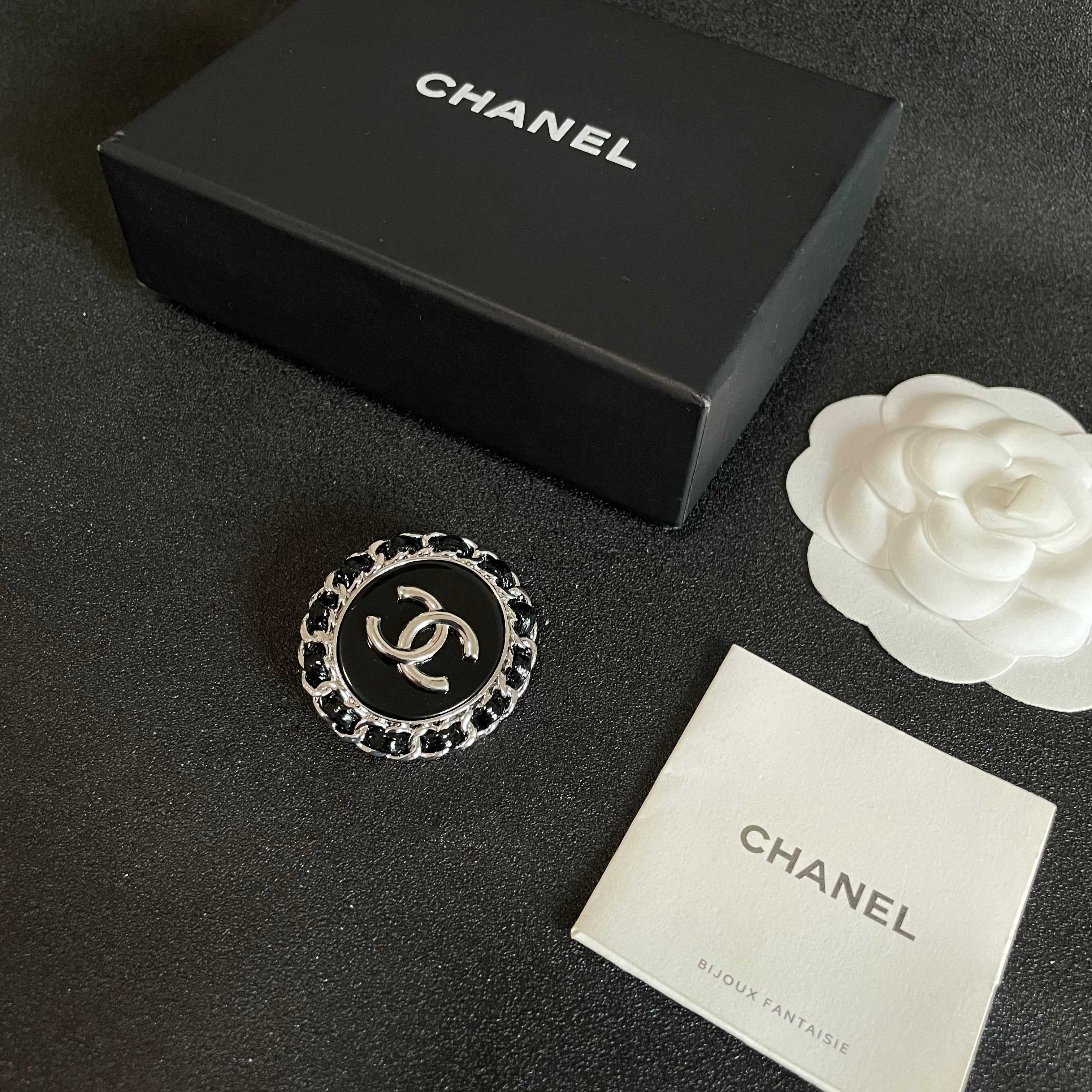 Chanel CC Logo Chain Edge Round brooch silver tone metal black enamel black resin accents 3cm diameter
