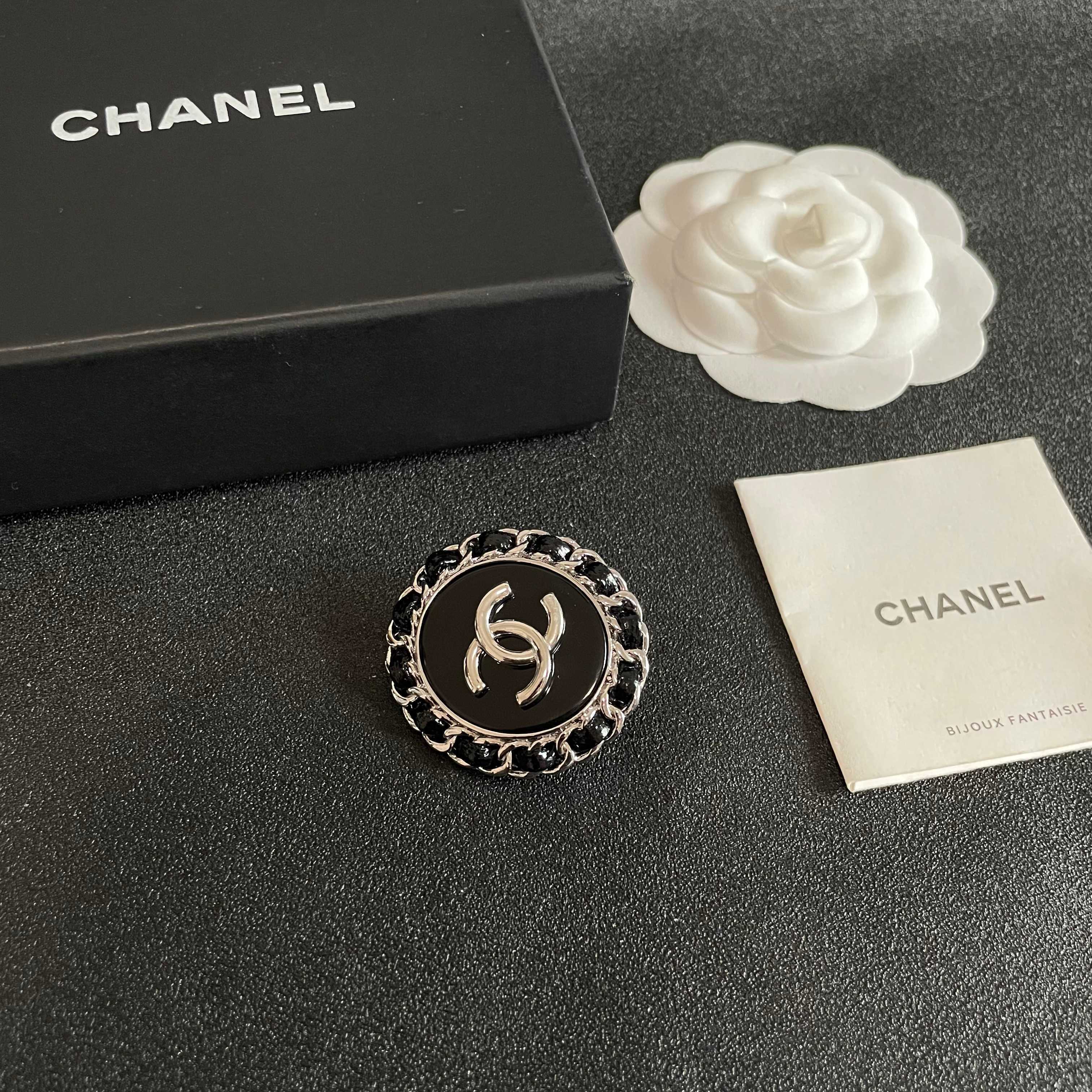 Chanel CC Logo Chain Edge Round brooch silver tone metal black enamel black resin accents 3cm diameter