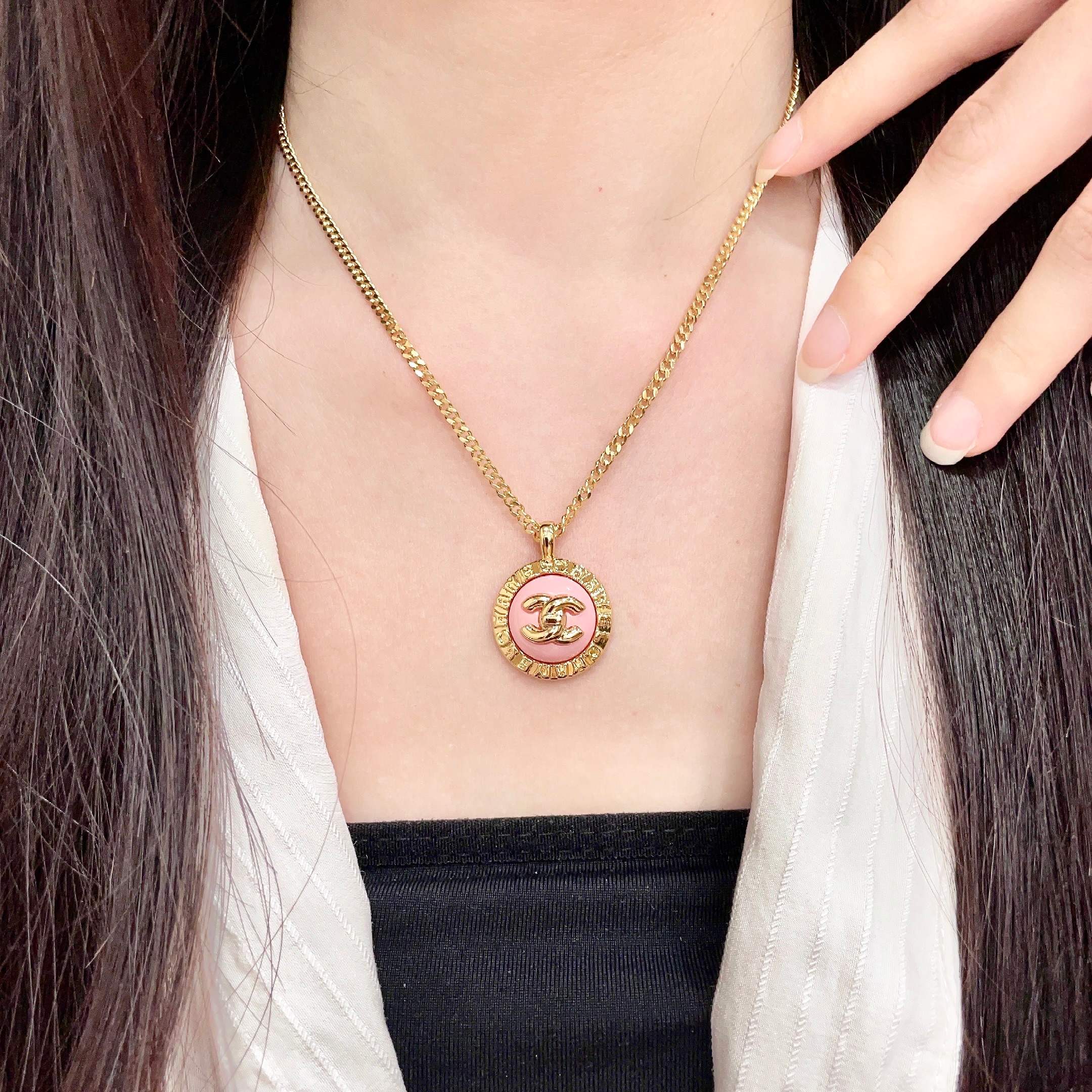 Chanel CC Logo Round Pendant necklace Gold-tone metal with pink enamel 42cm