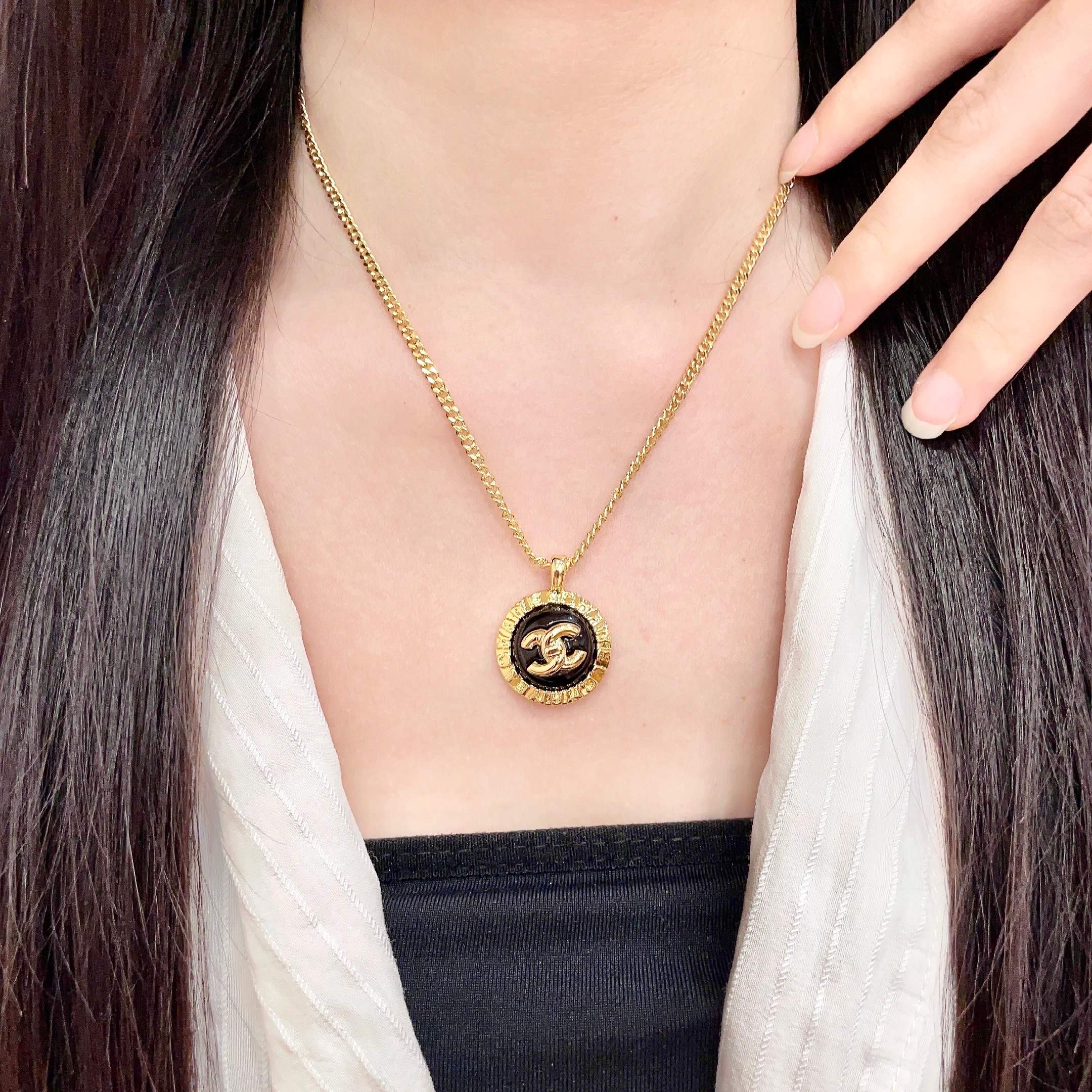 Chanel CC Logo Round Medallion necklace Gold-tone metal with black enamel 42cm