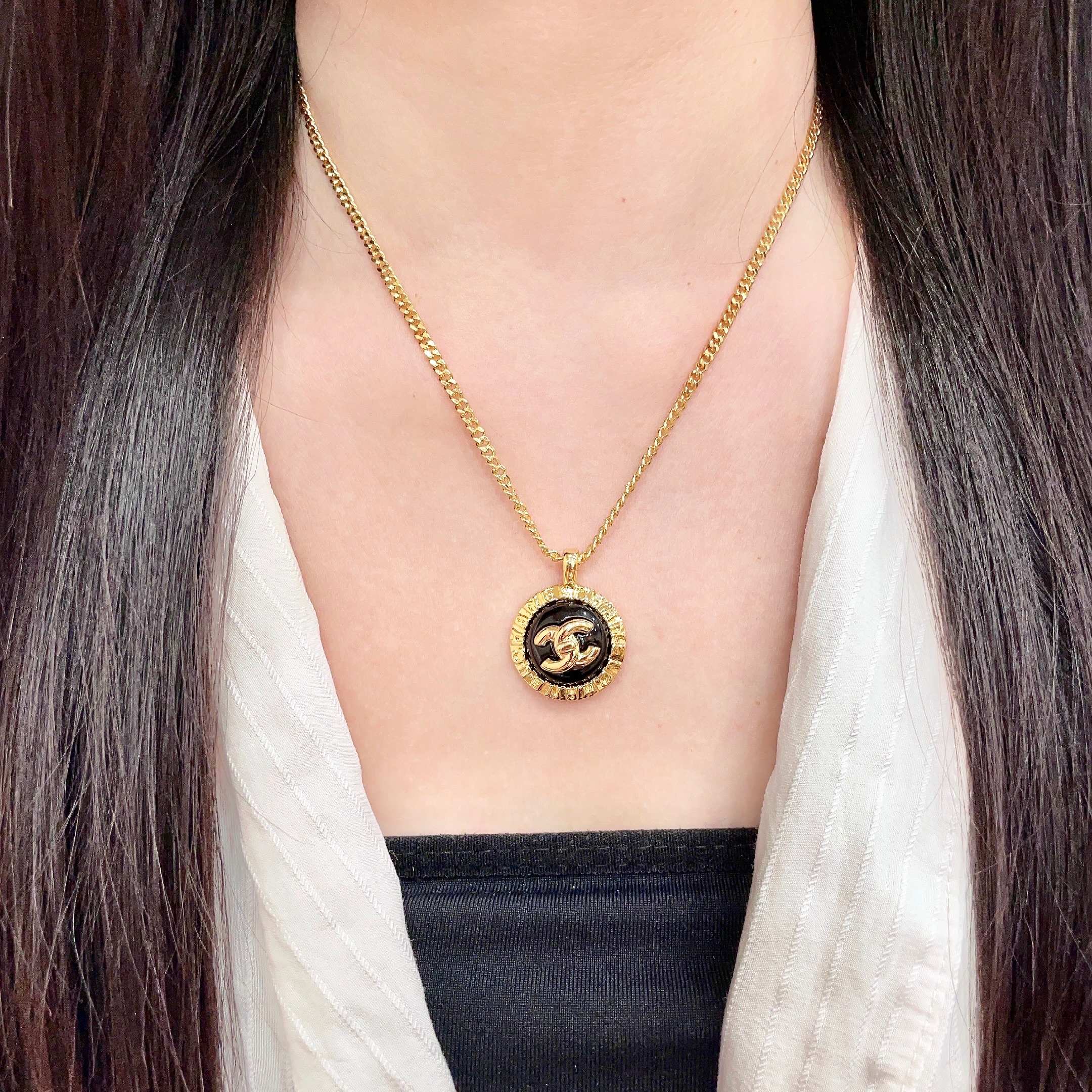 Chanel CC Logo Round Medallion necklace Gold-tone metal with black enamel 42cm