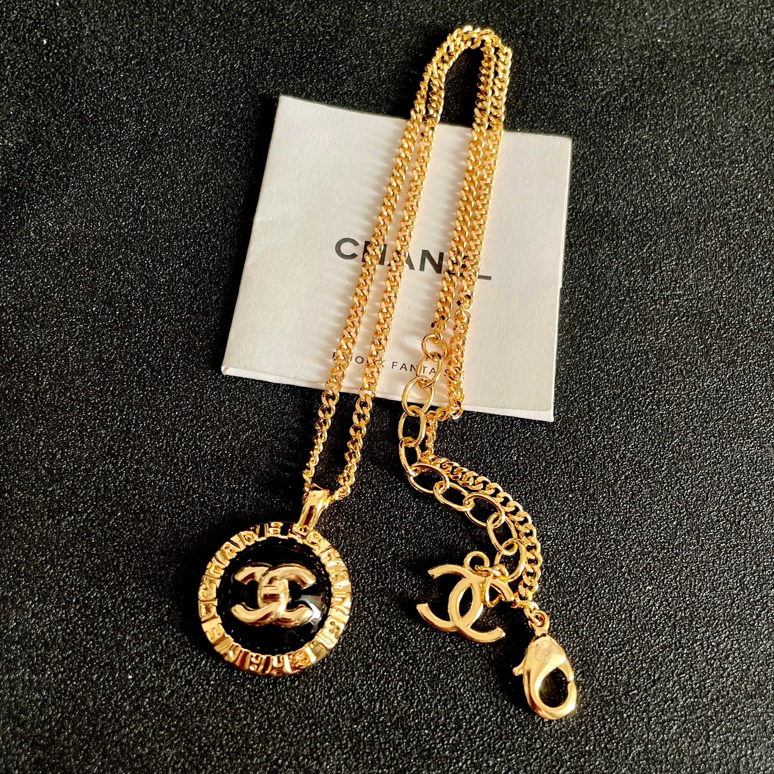 Chanel CC Logo Round Medallion necklace Gold-tone metal with black enamel 42cm