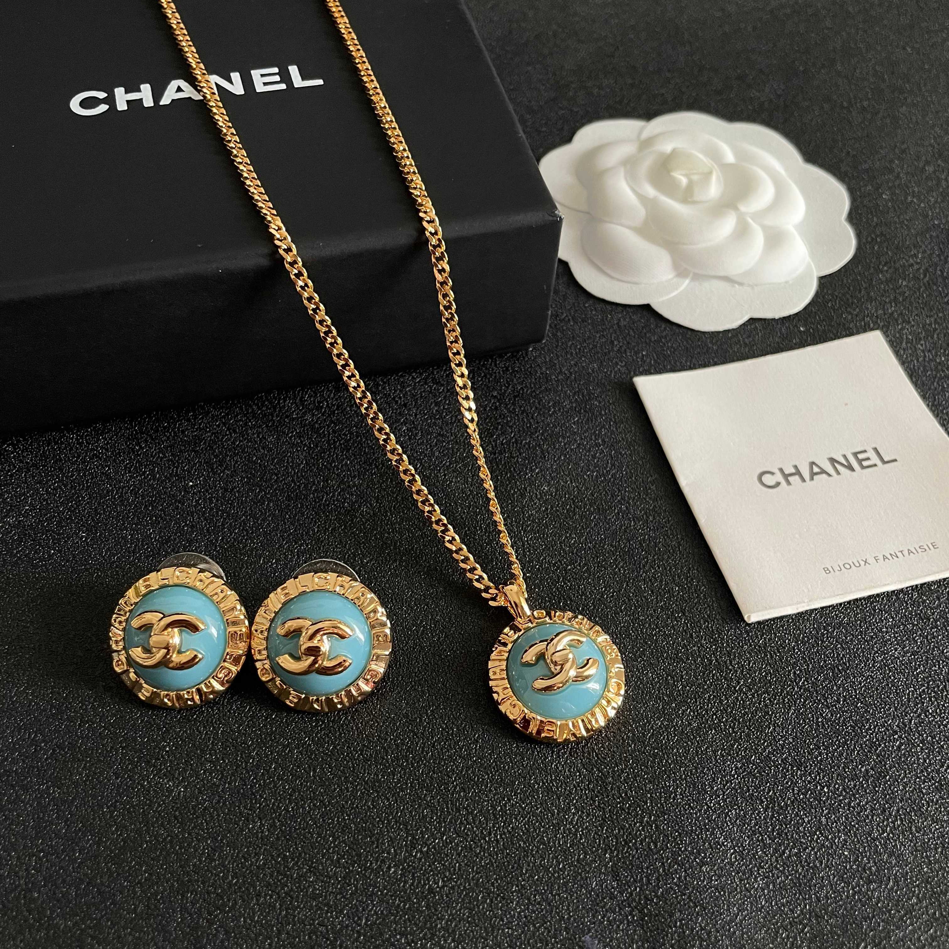 Chanel CC Logo Round Enamel Pendant necklace Gold-tone metal with light blue enamel 42cm