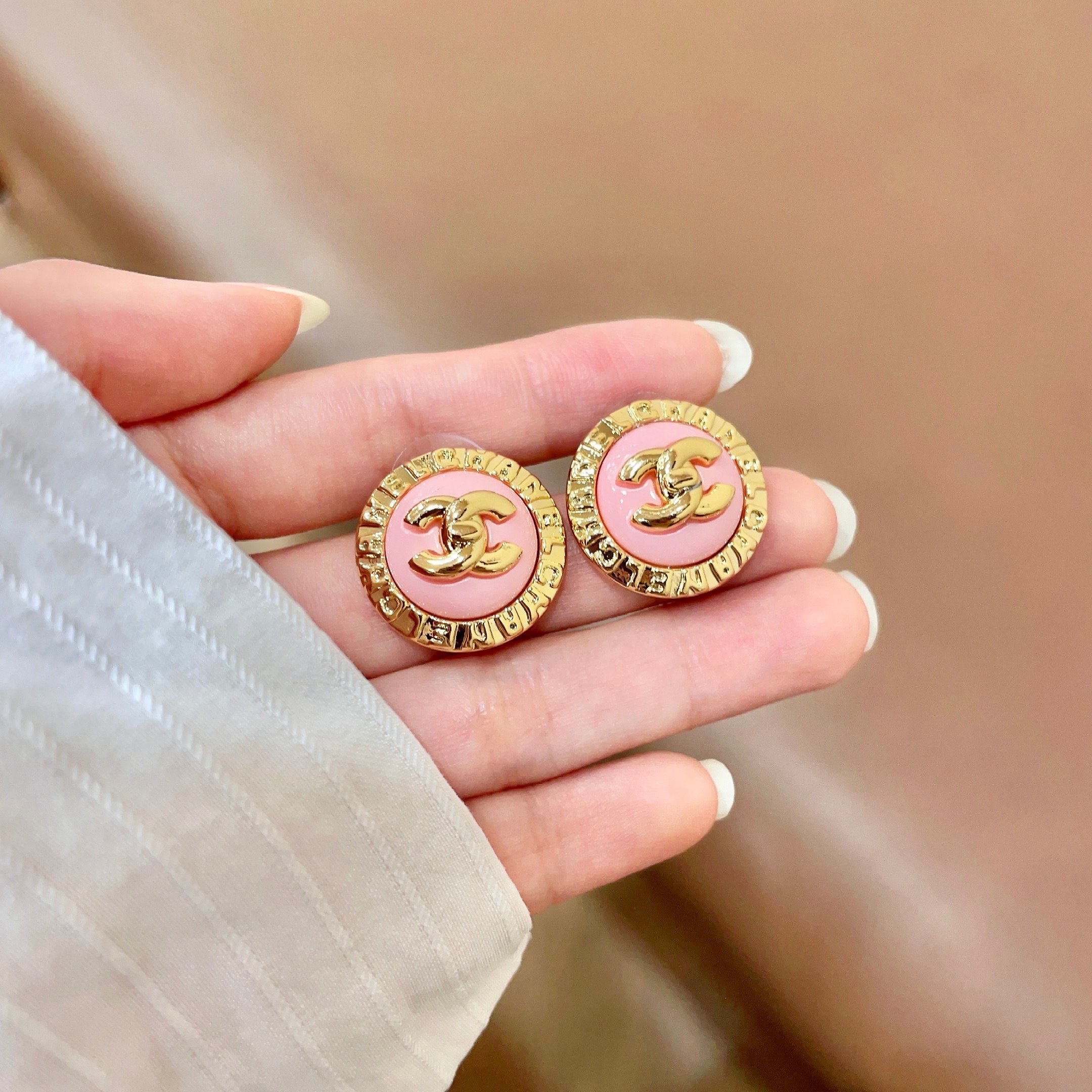Chanel CC Logo Round Stud Earrings earrings Gold-tone metal with pink enamel center 1 5cm diameter