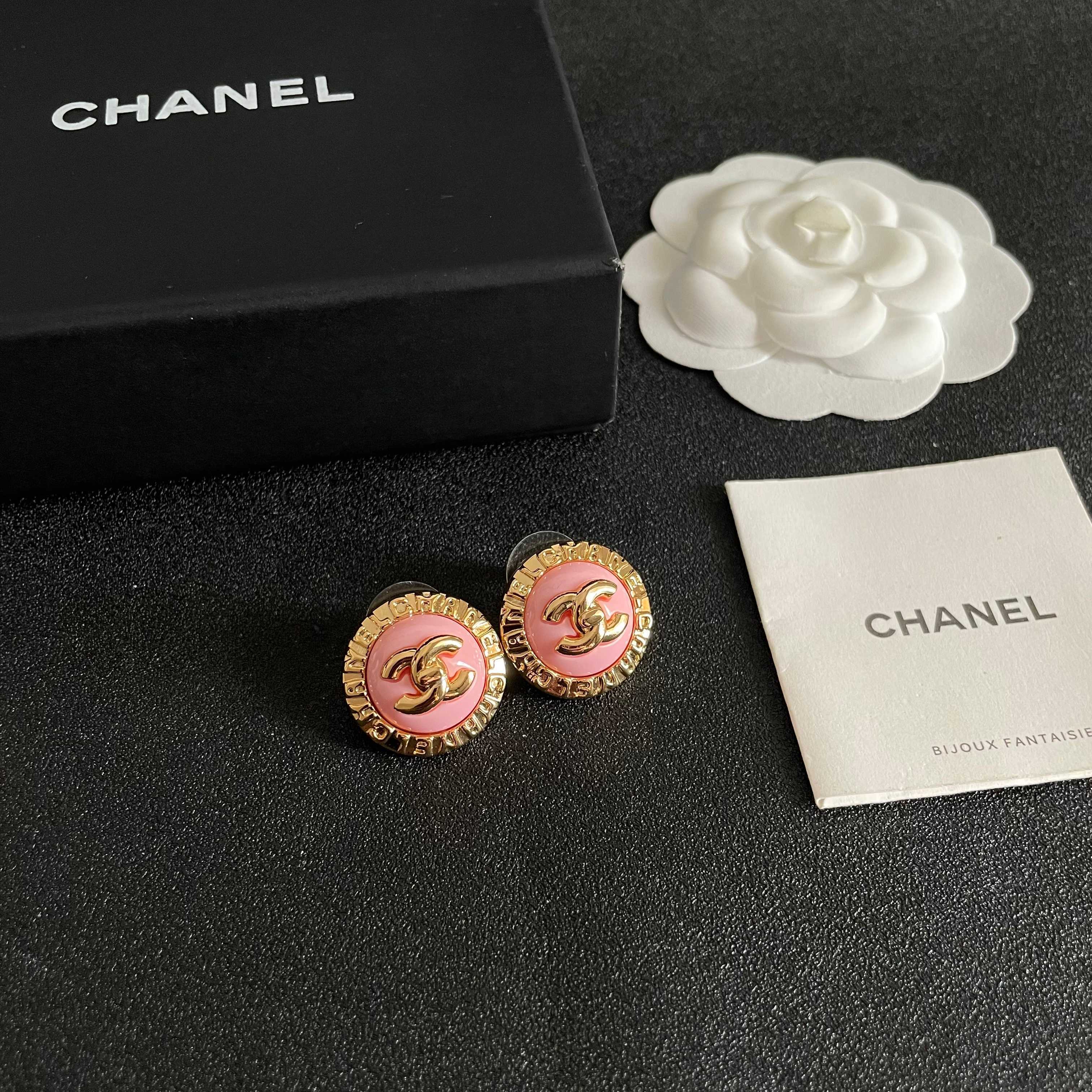 Chanel CC Logo Round Stud Earrings earrings Gold-tone metal with pink enamel center 1 5cm diameter
