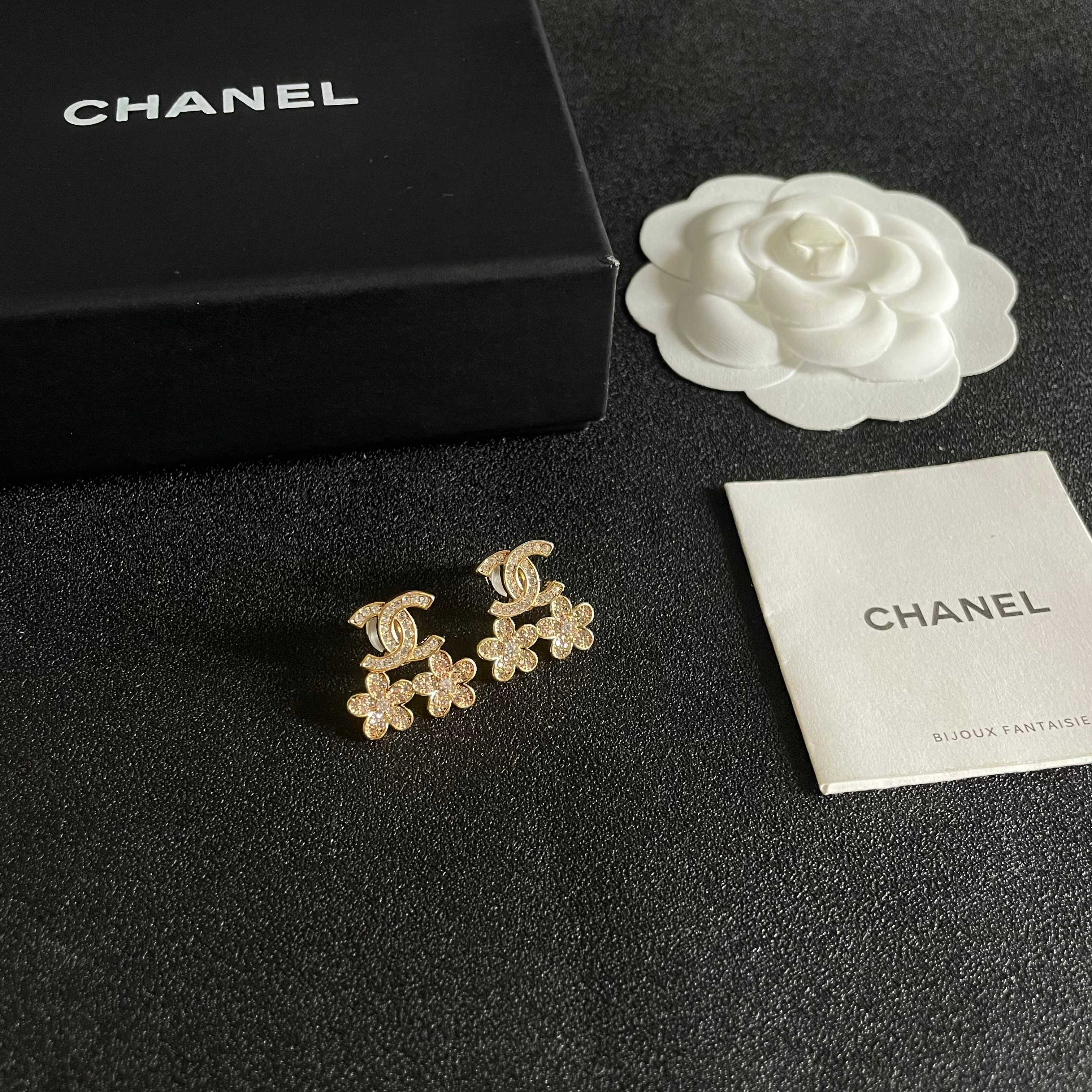 Chanel CC Logo Flower Crystal Stud Earrings earrings Gold-tone metal with clear crystal accents 1 5cm length