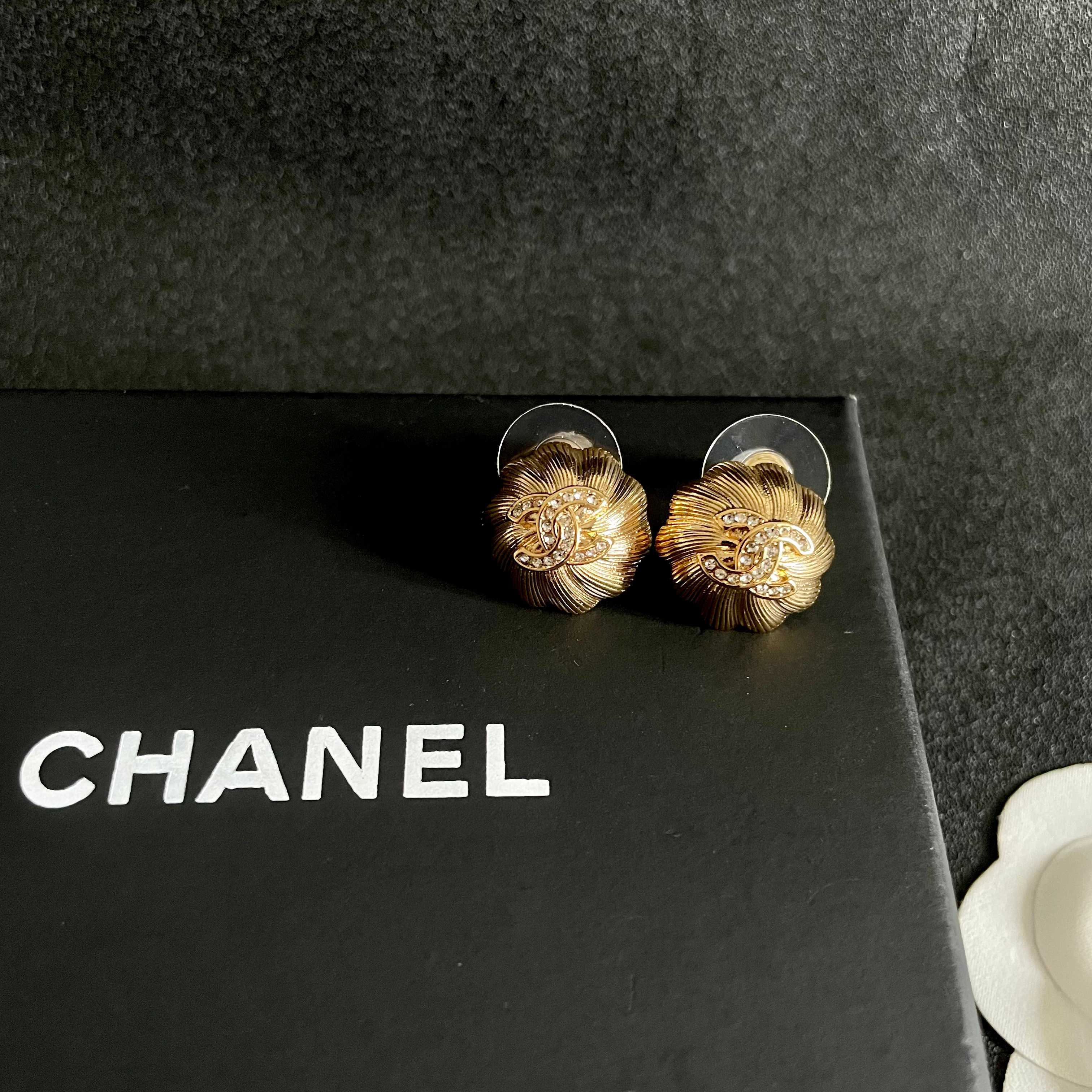 Chanel CC Logo Textured Flower Stud Earrings earrings Gold-tone metal with clear crystal accents 1 5cm diameter