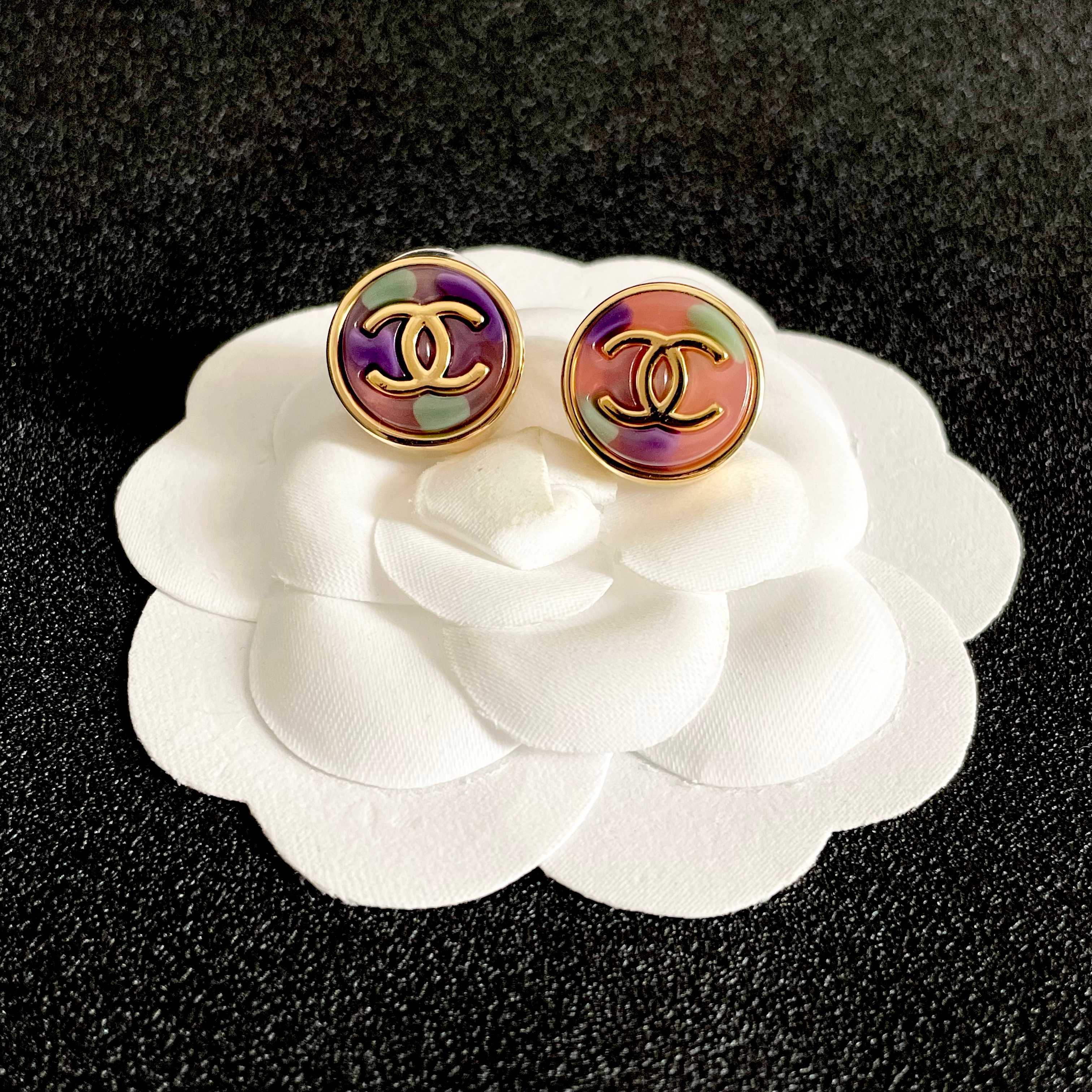 Chanel CC Logo Round Stud Earrings earrings Gold-tone metal with iridescent purple green and pink enamel 1 5cm diameter