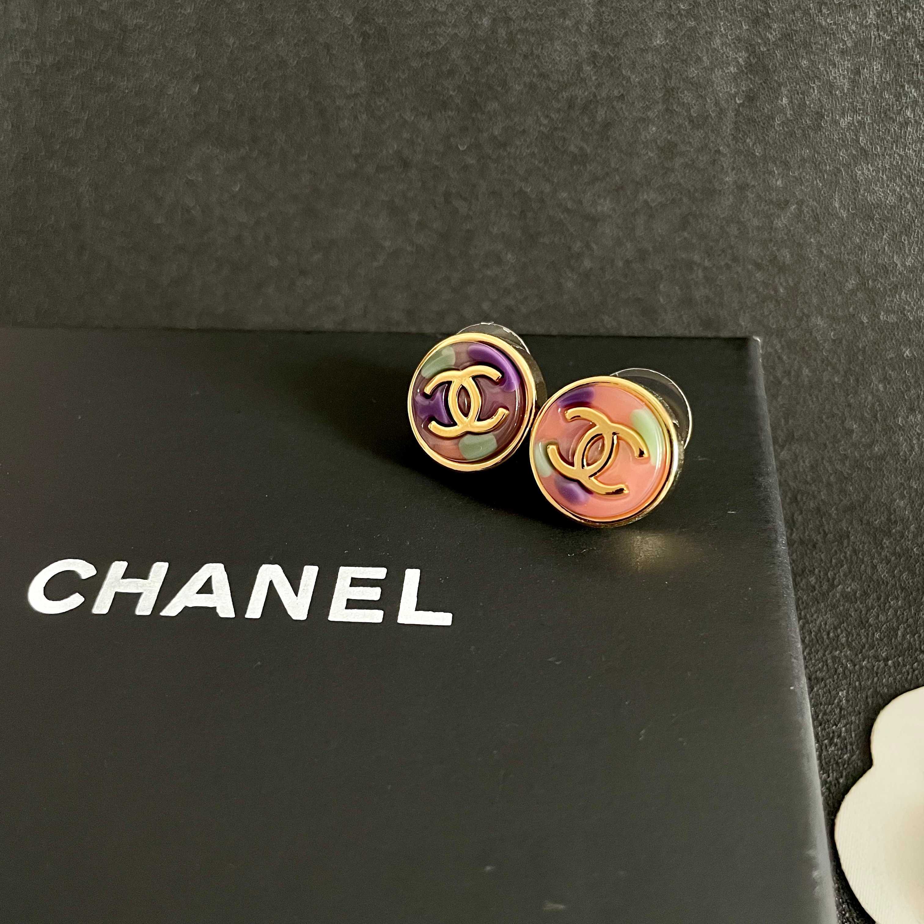 Chanel CC Logo Round Stud Earrings earrings Gold-tone metal with iridescent purple green and pink enamel 1 5cm diameter