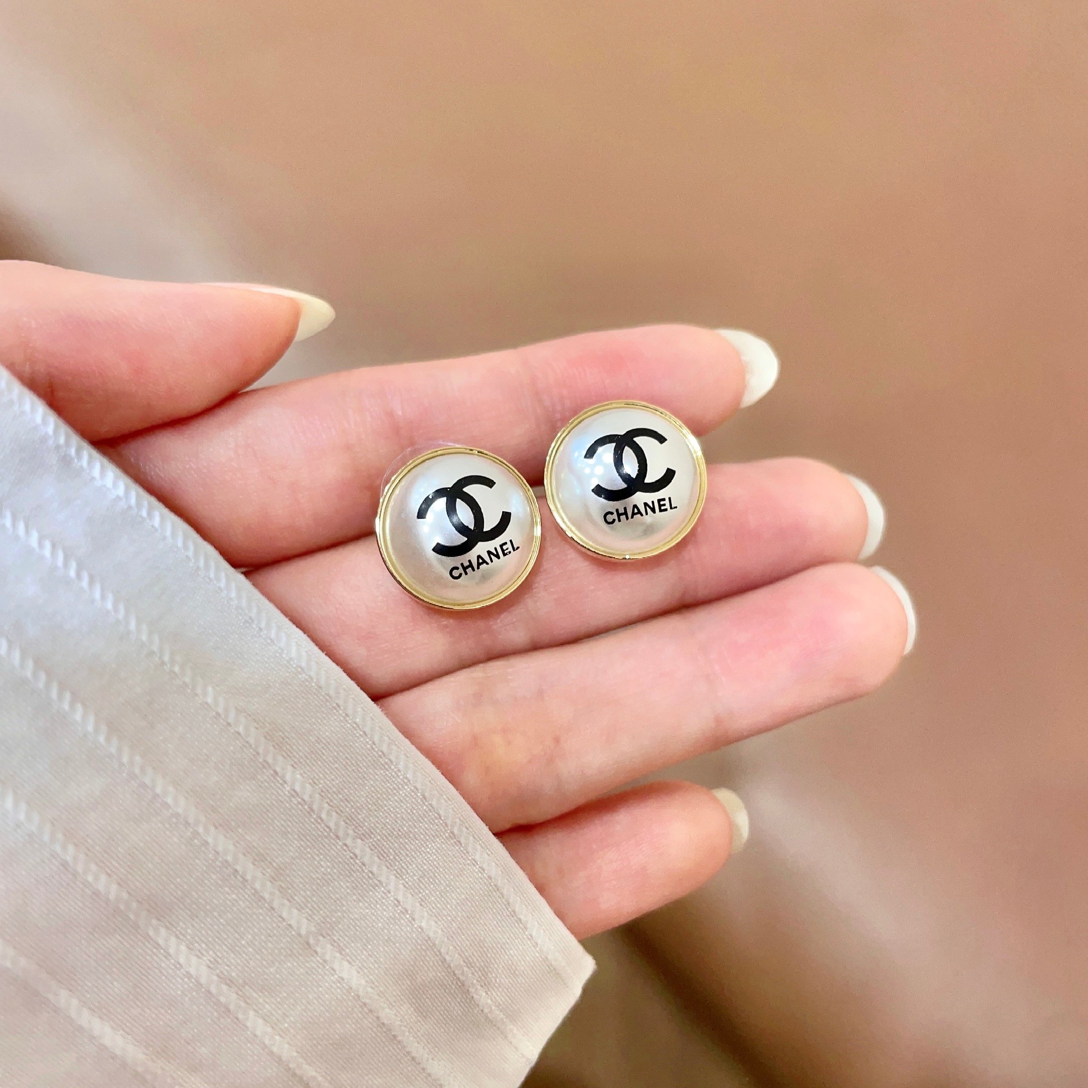 Chanel CC Logo Pearl Stud Earrings earrings gold-tone metal cream faux pearl black enamel 1 5cm diameter