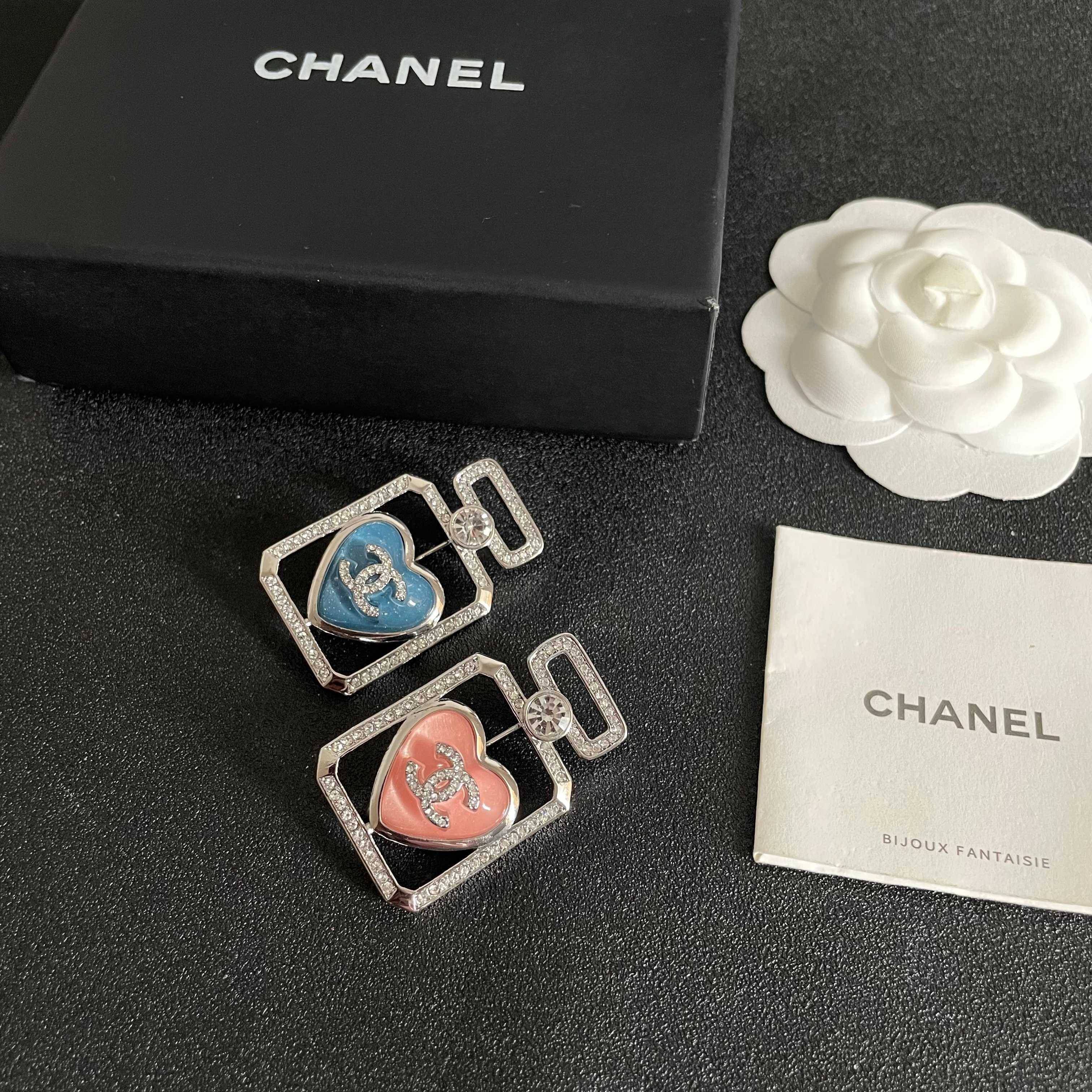 Chanel Perfume Bottle Heart CC Brooch brooch Silver-toned metal light pink enamel clear crystal accents 3 5cm x 2 2cm