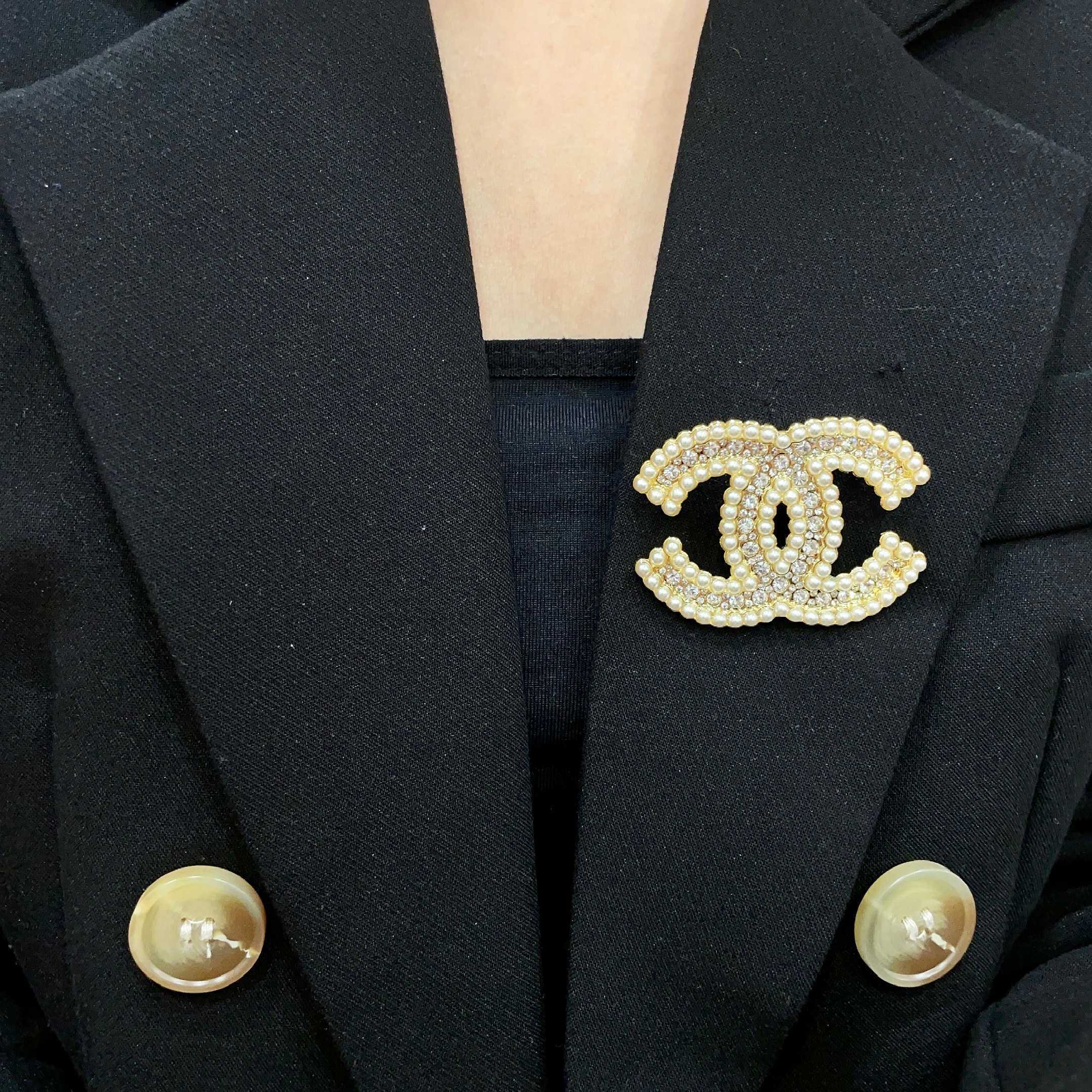 Chanel CC Logo Pearl Crystal Brooch brooch gold-tone metal cream faux pearl clear crystal 4 5cm width