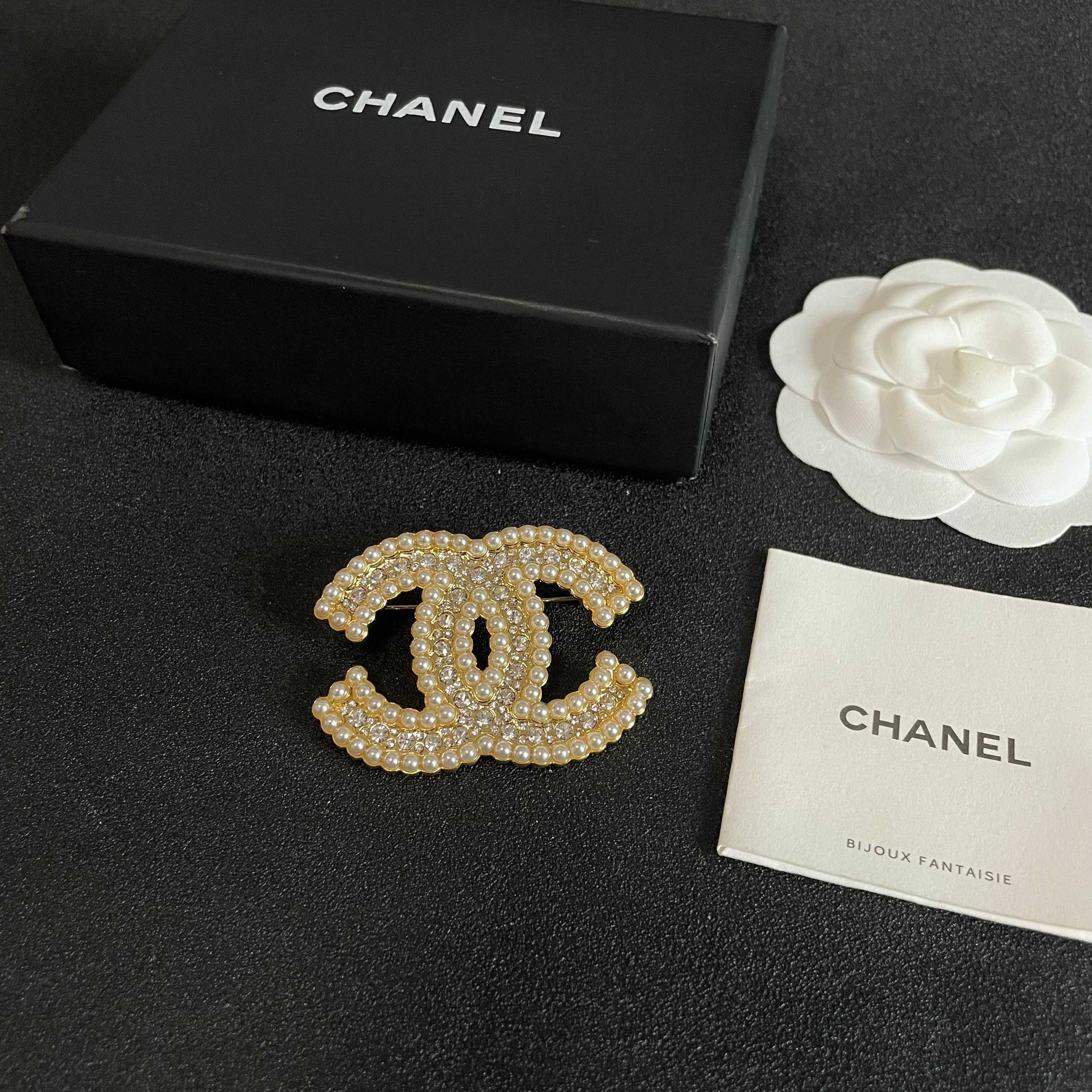 Chanel CC Logo Pearl Crystal Brooch brooch gold-tone metal cream faux pearl clear crystal 4 5cm width