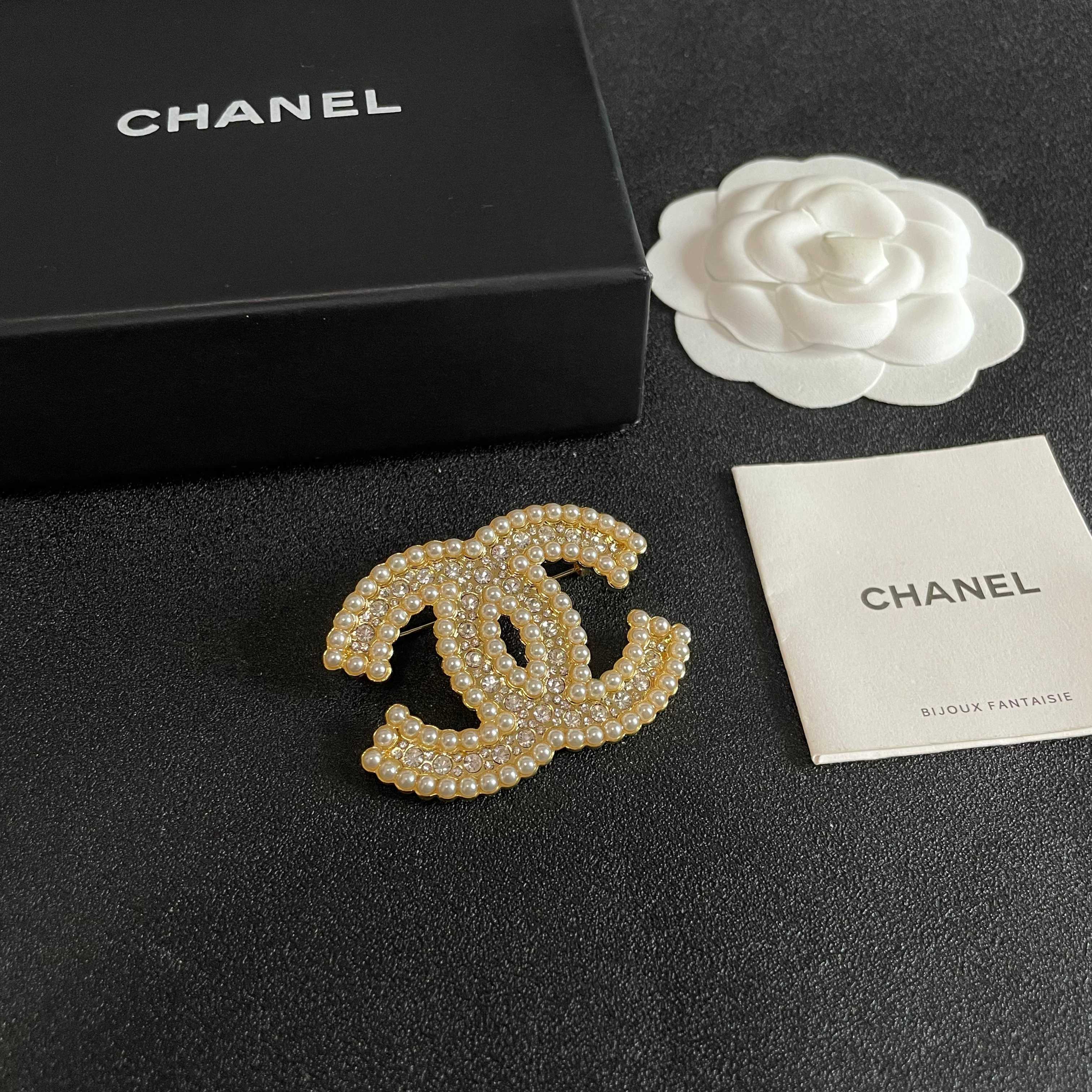 Chanel CC Logo Pearl Crystal Brooch brooch gold-tone metal cream faux pearl clear crystal 4 5cm width