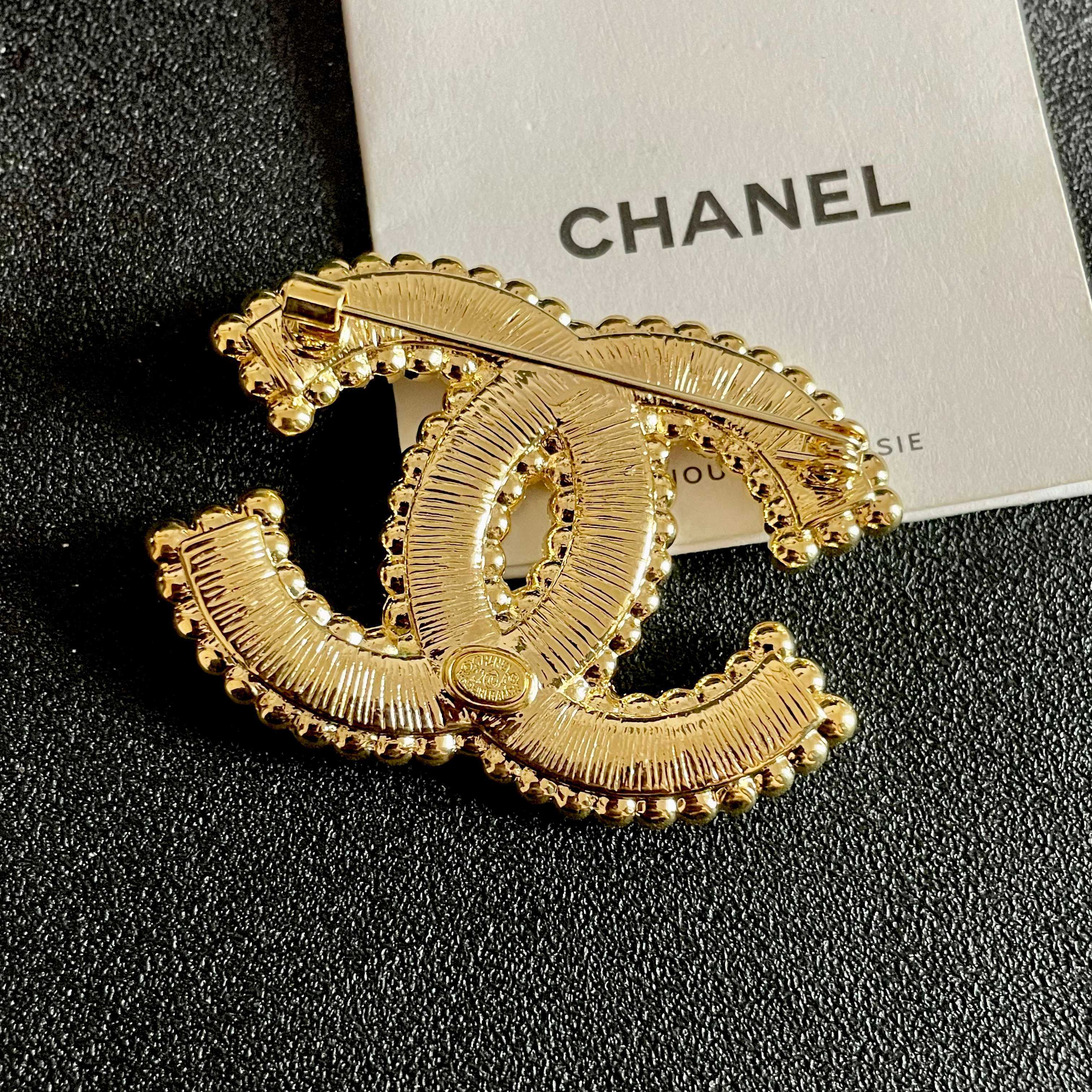 Chanel CC Logo Pearl Crystal Brooch brooch gold-tone metal cream faux pearl clear crystal 4 5cm width