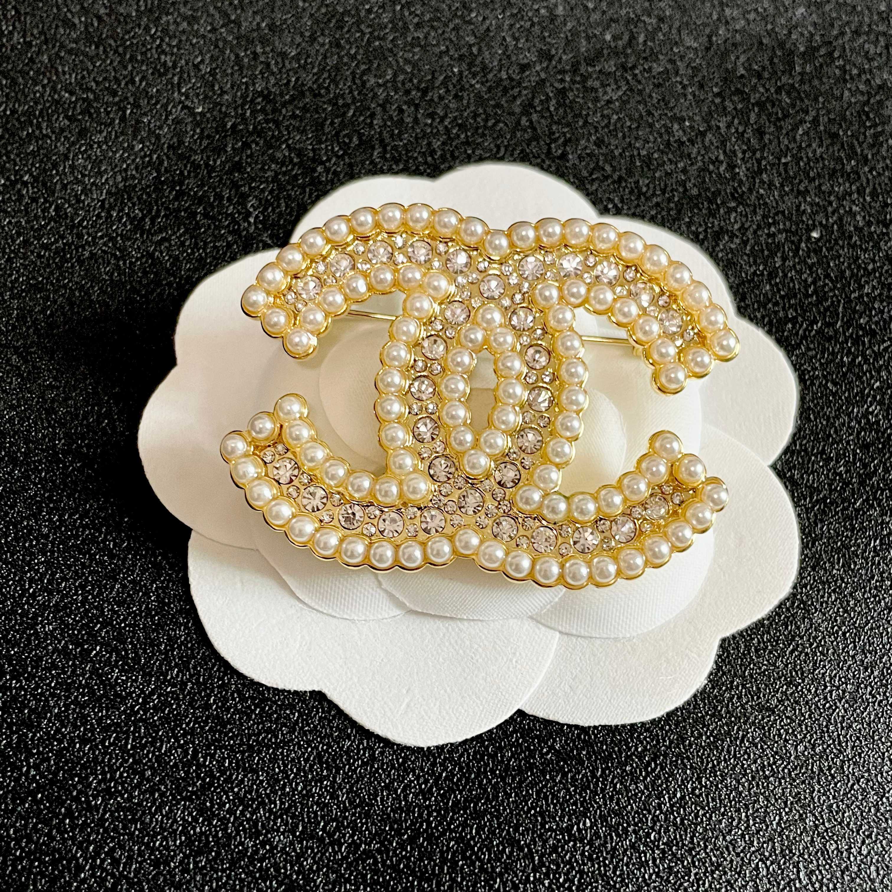 Chanel CC Logo Pearl Crystal Brooch brooch gold-tone metal cream faux pearl clear crystal 4 5cm width
