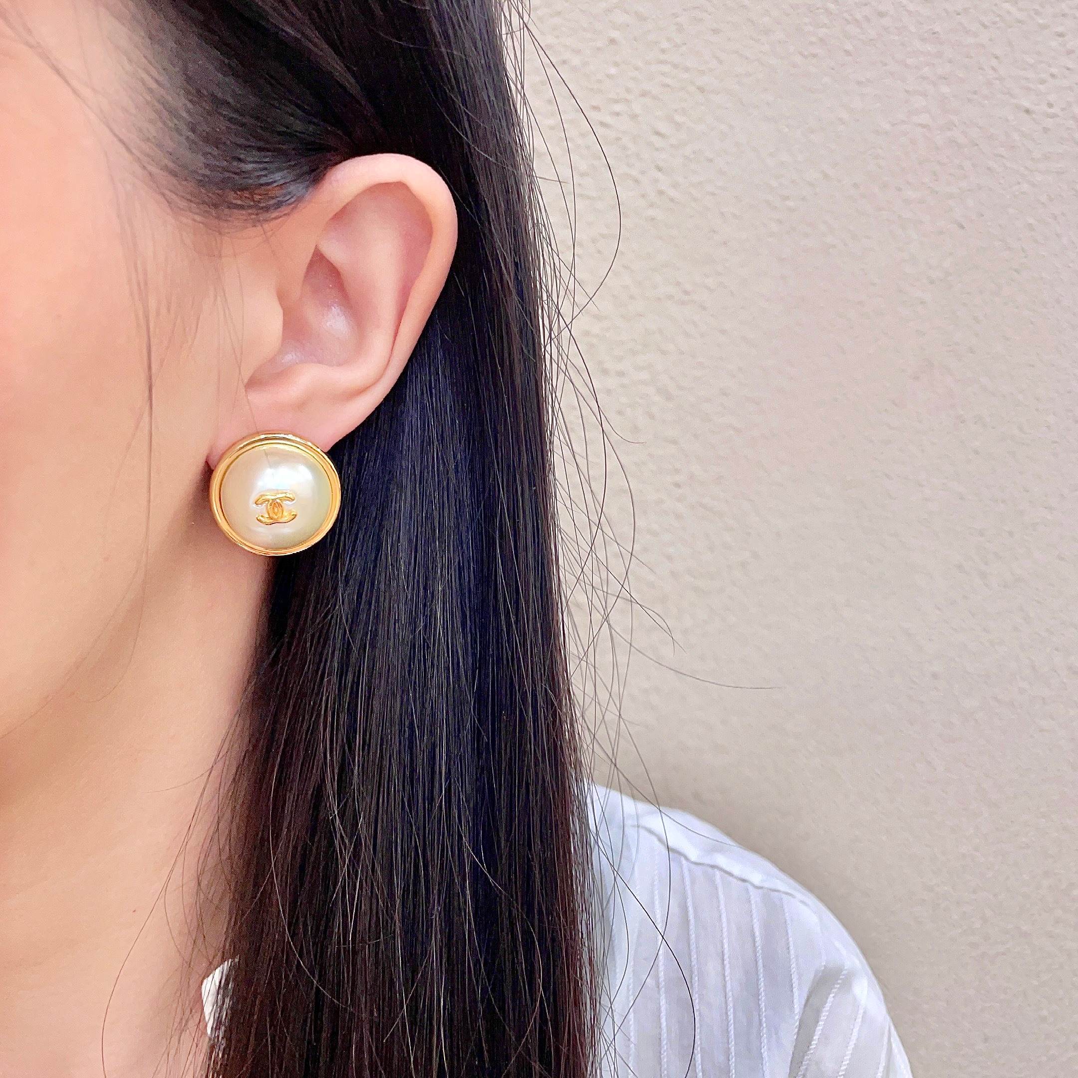 Chanel CC Logo Round Pearl Stud Earrings earrings gold-tone metal cream white faux pearl 2cm diameter