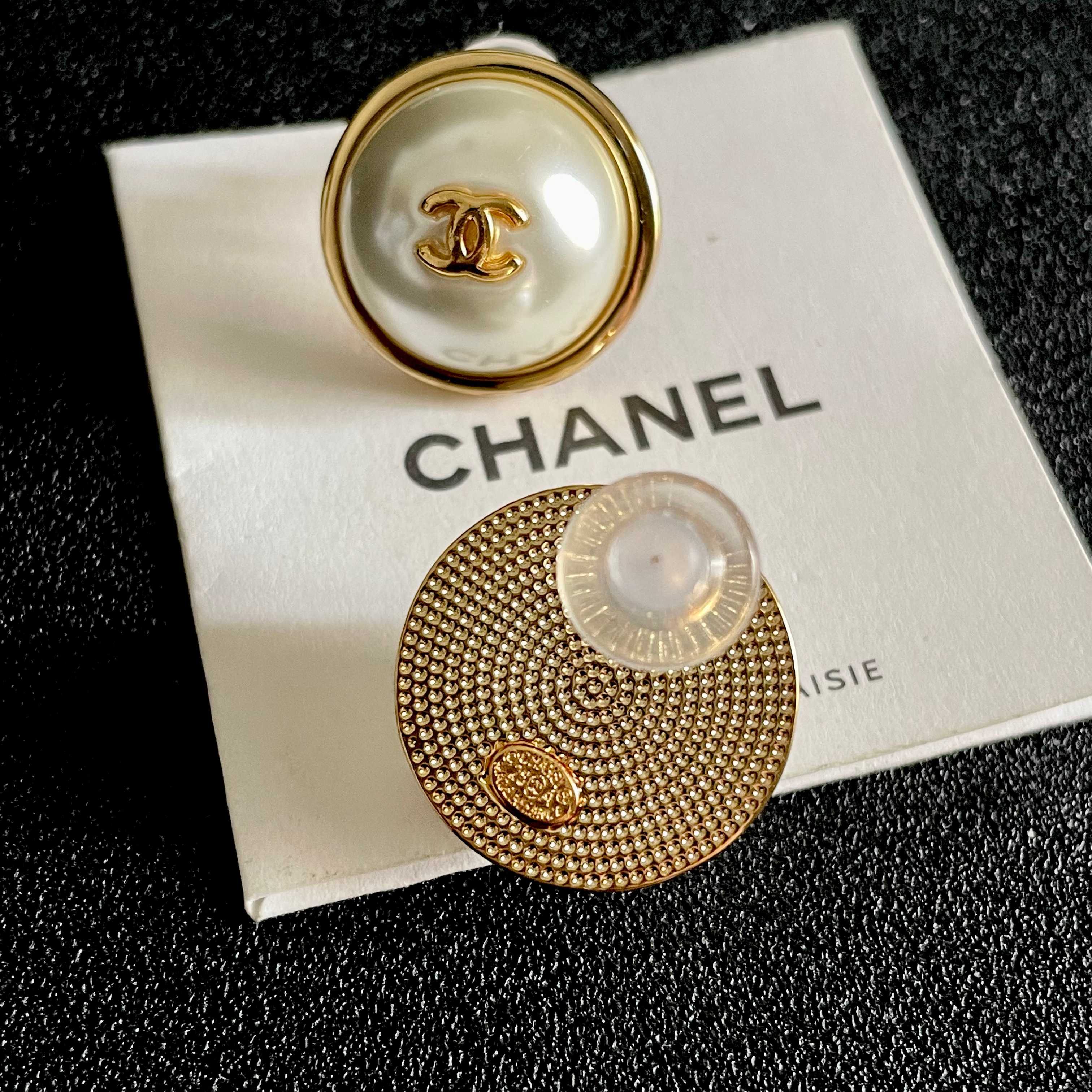 Chanel CC Logo Round Pearl Stud Earrings earrings gold-tone metal cream white faux pearl 2cm diameter