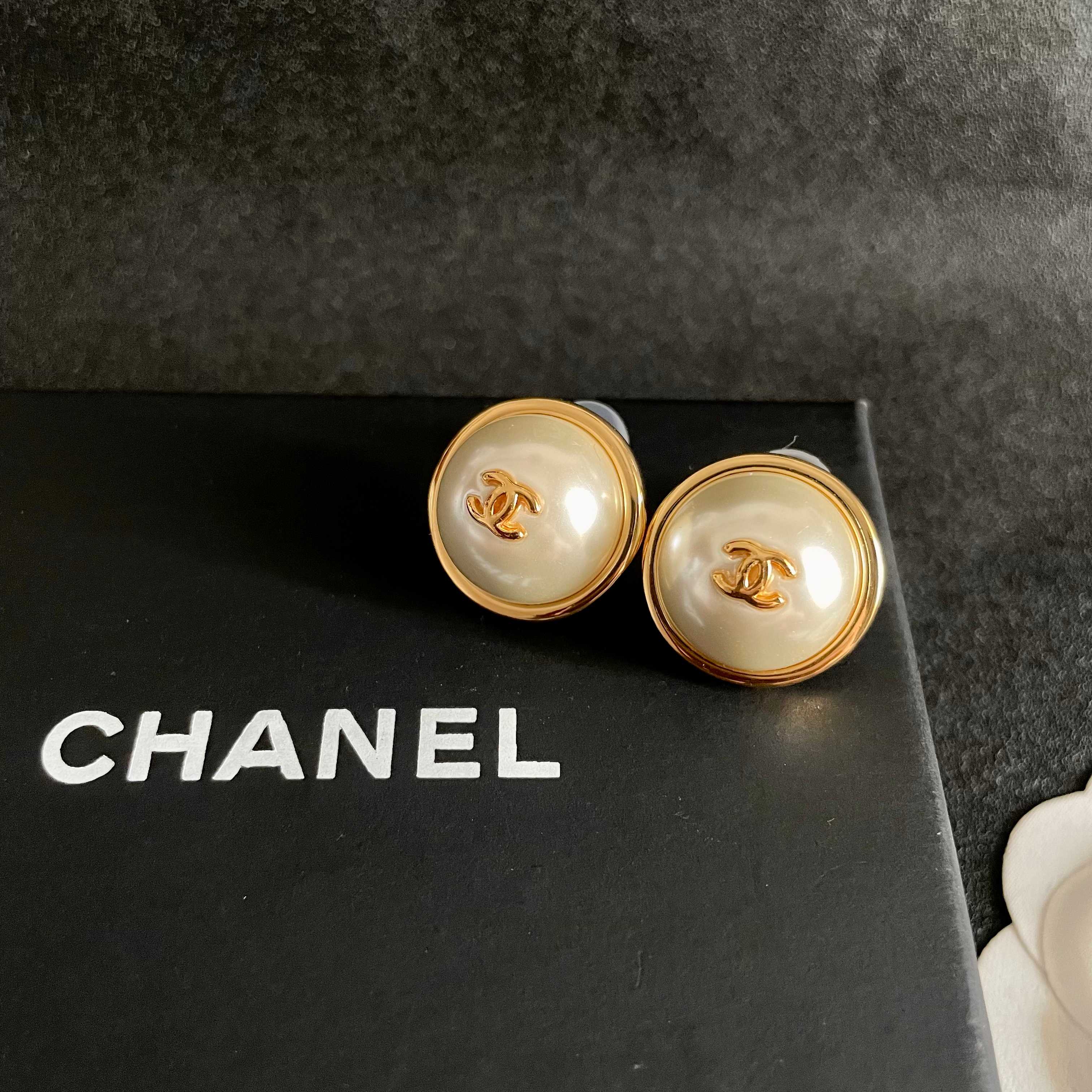 Chanel CC Logo Round Pearl Stud Earrings earrings gold-tone metal cream white faux pearl 2cm diameter