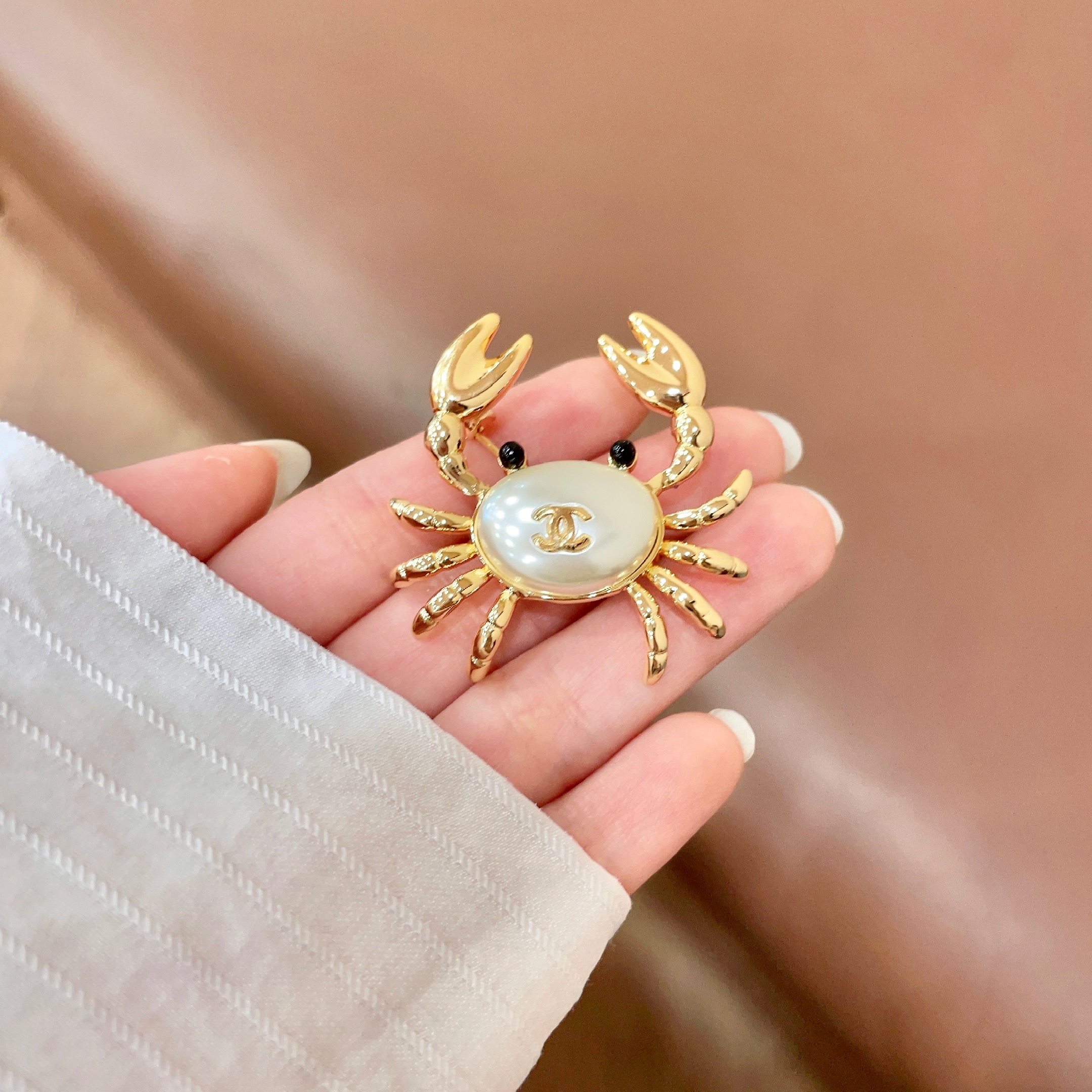 Chanel CC Crab Brooch brooch gold tone metal white faux pearl black enamel 3cm width