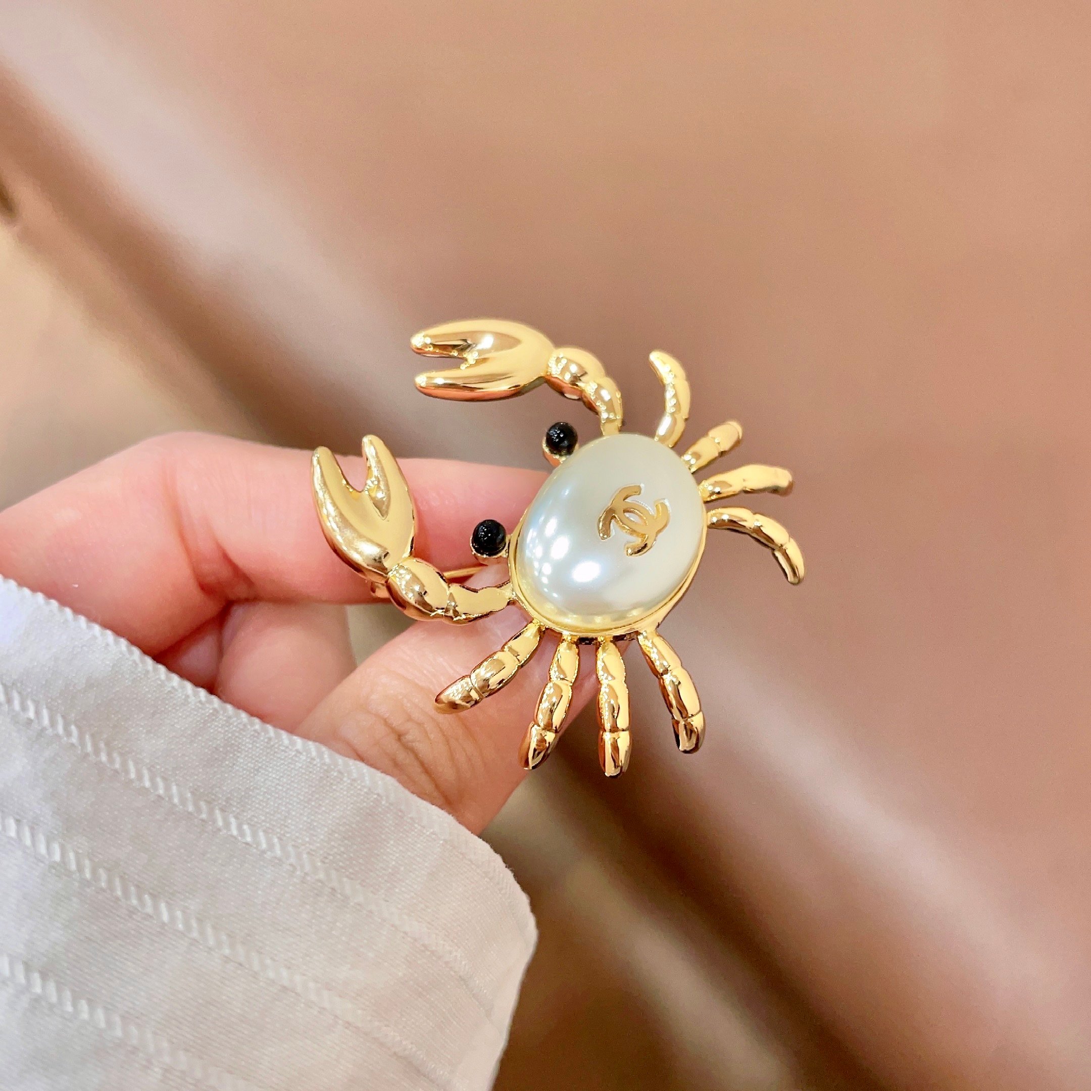 Chanel CC Crab Brooch brooch gold tone metal white faux pearl black enamel 3cm width