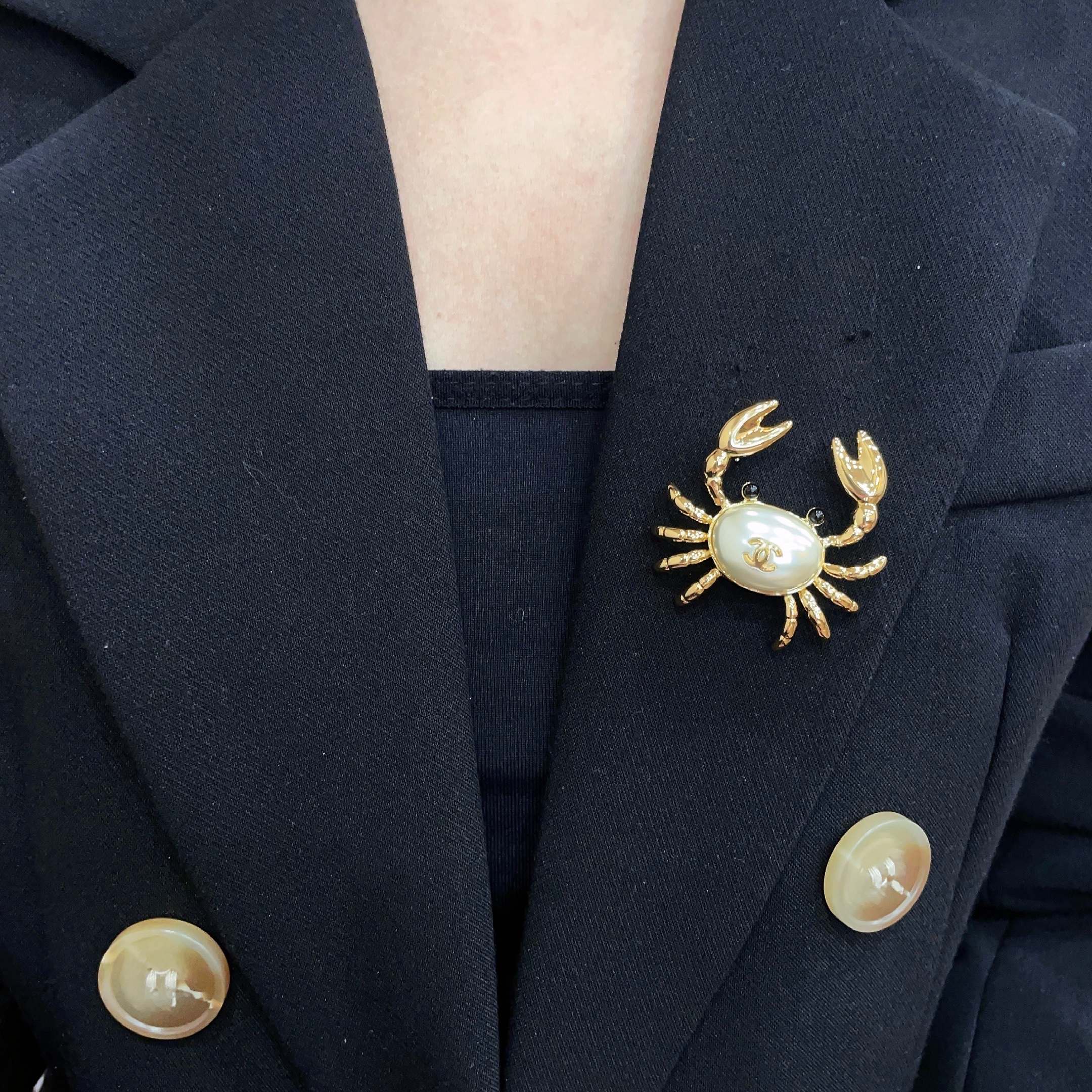 Chanel CC Crab Brooch brooch gold tone metal white faux pearl black enamel 3cm width